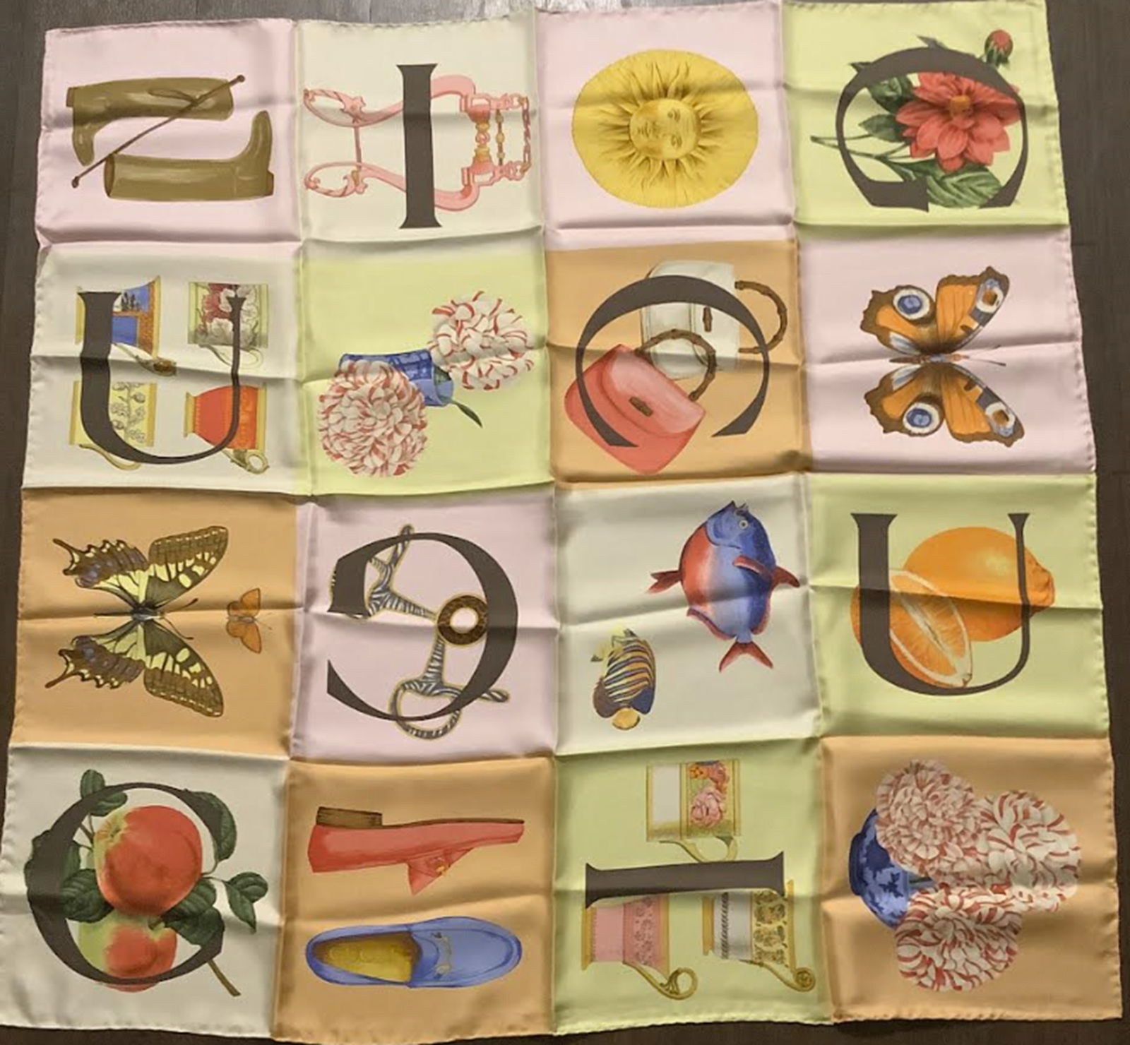 Gucci Silk Scarf Made in Italy: Gucci Silk Scarf Made in Italy. Measures approx 34 x 34.5 Never Worn New Conditon no stains or damage. Scarve is in a packaged clear bag like new condition