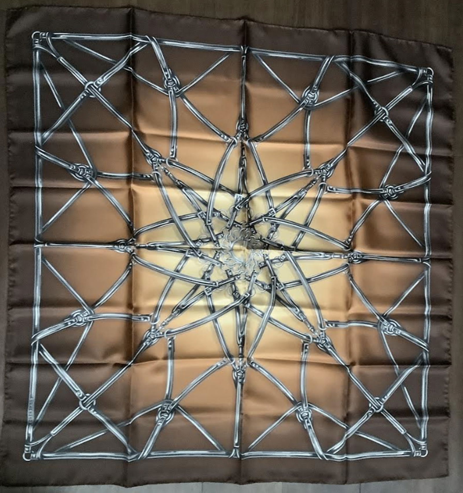 Gucci Silk Scarf Made in Italy: Gucci Silk Scarf Made in Italy. Measures approx 34 x 34 Never Worn New Conditon no stains or damage. Scarve is in a packaged clear bag like new condition