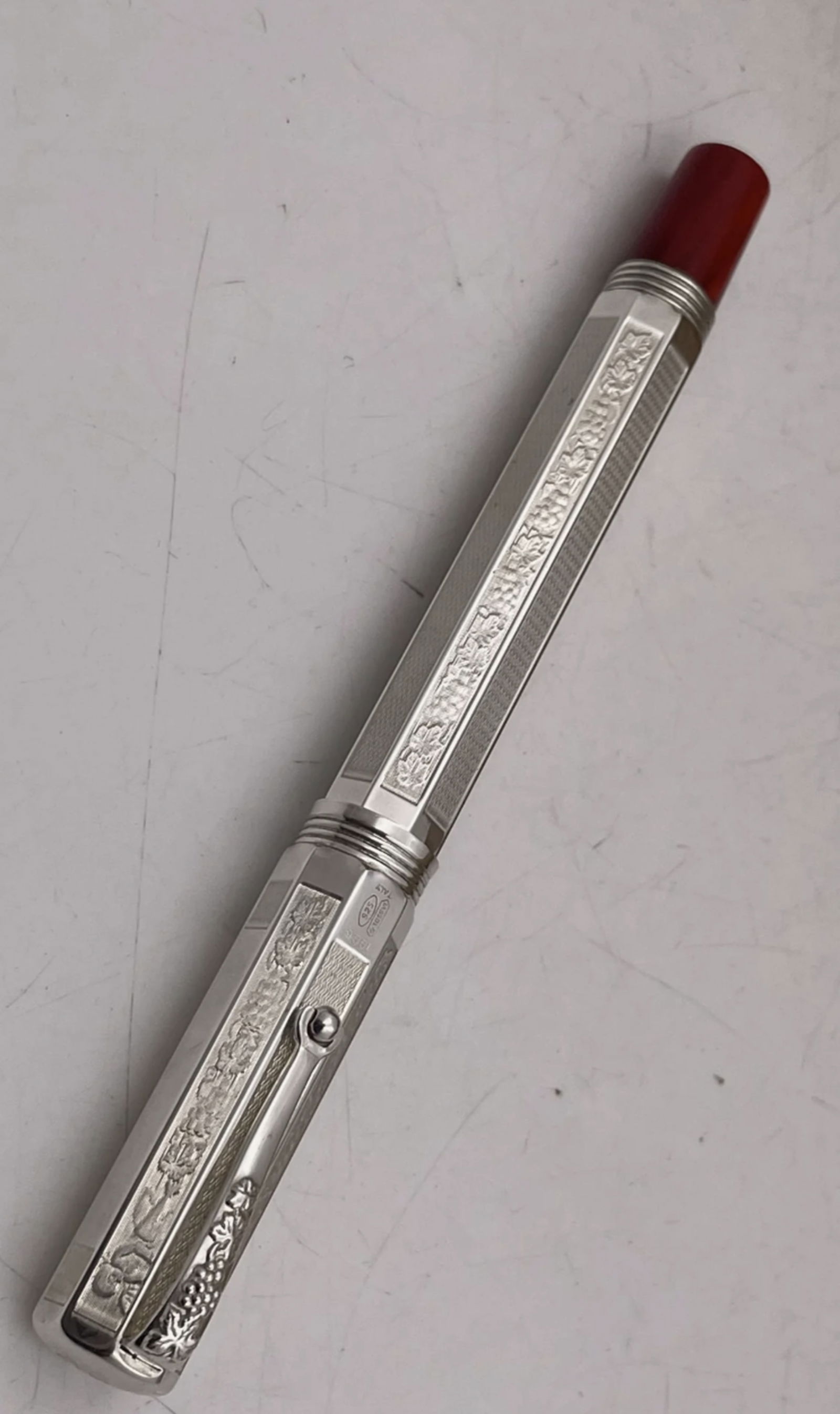 Montegrappa Special Reserve 1996 Sterling Silver Rollerball Pen Limited Edition of 100: Montegrappa Special Reserve 1996 Sterling Silver Rollerball Pen Limited Edition of 100, Montegrappa, Special Reserve sterling silver rollerball pen. Made in Italy in 1996, this extremely rare pen, num