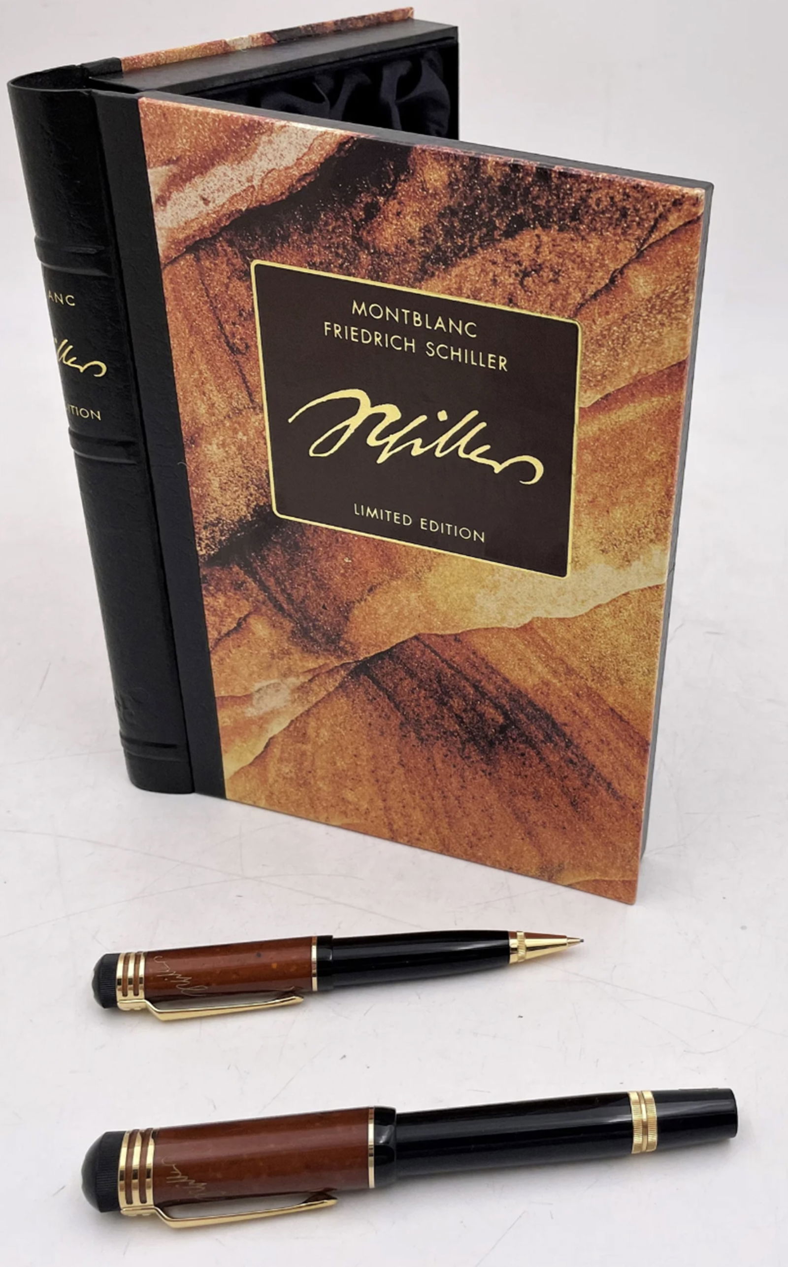 Montblanc F. Schiller Rare Set of 2 Fountain Pen and Pencil Limited Edition: Montblanc F. Schiller Rare Set of 2 Fountain Pen and Pencil Limited Edition. Montblanc, Friedrich Schiller rare set of fountain pen and pencil from the limited edition made as part of the celebrated W