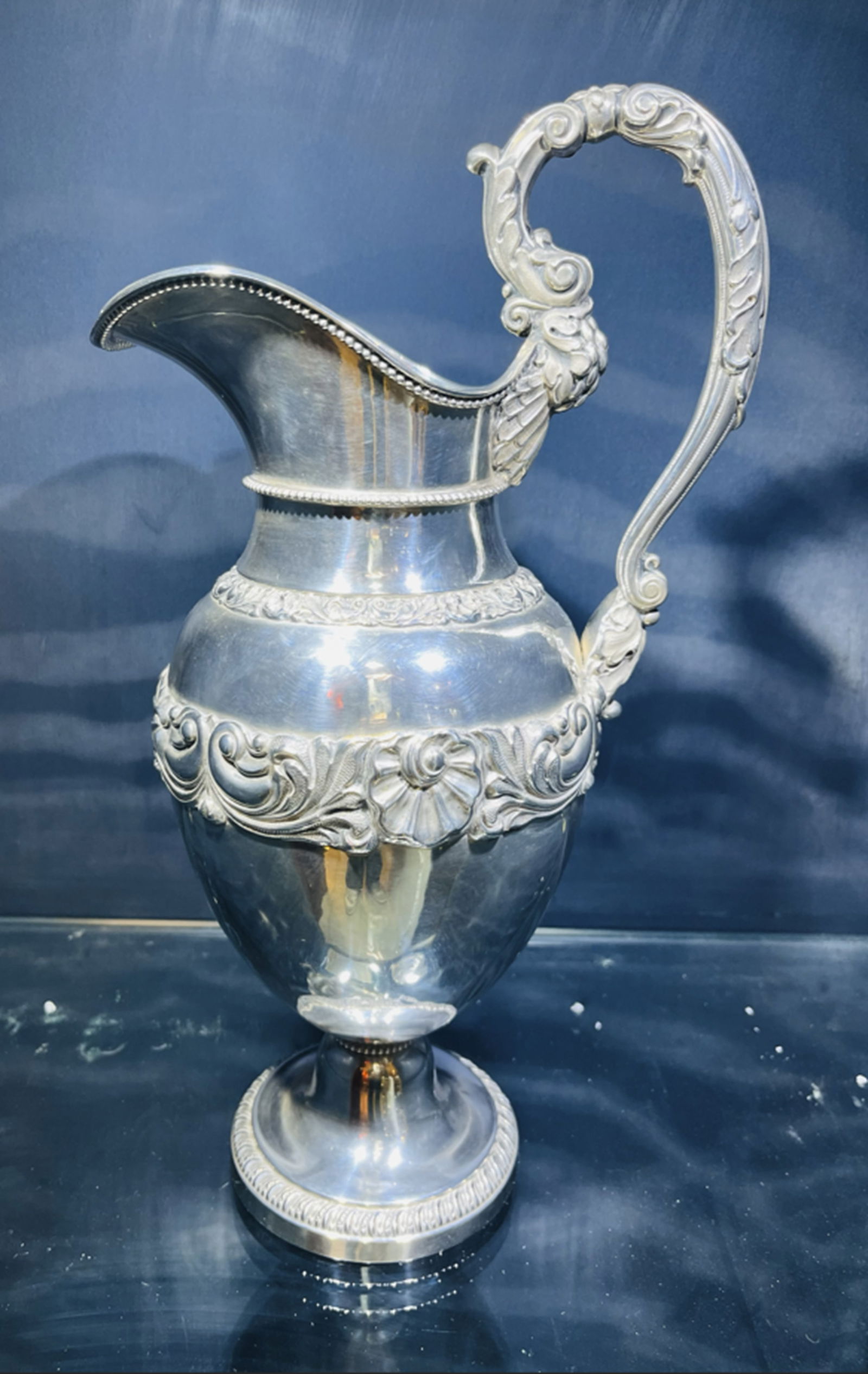 Veirat French Sterling Silver Handmade Water Jug Pitcher 1880: Veirat French Sterling Silver Handmade Water Jug Pitcher 1880. French water jug in sterling silver, handmade by the silversmith Veirat. Measures approx High : 33 CM Long : 19 CM WEIGHT : 750 gramsn th