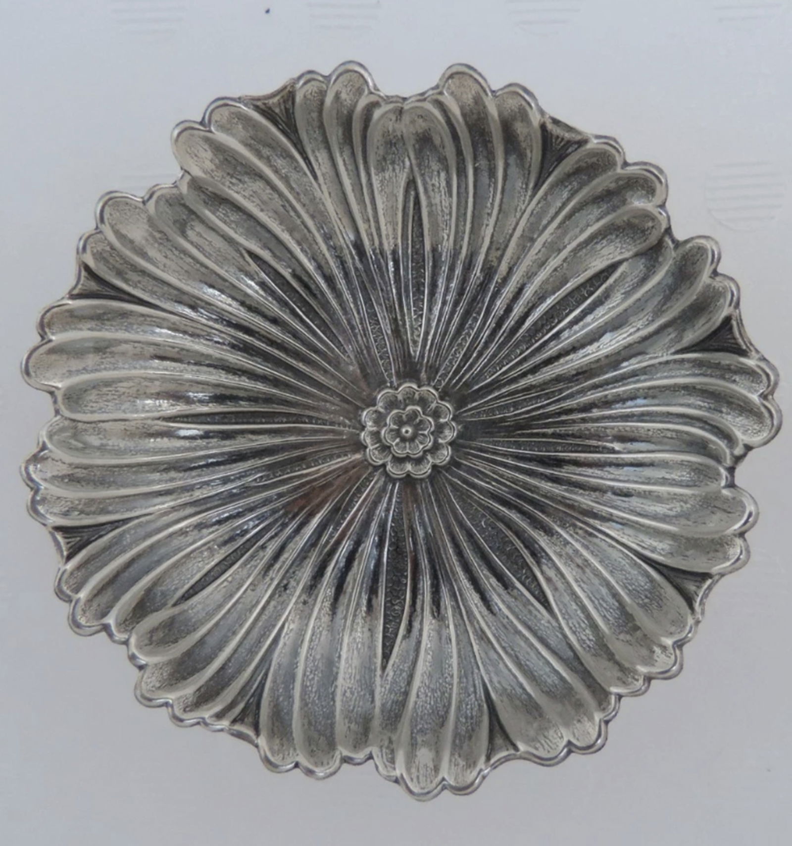 GIANMARIA BUCCELLATI STERLING SILVER LOTUS FLOWER DISH WITH POUCH (1 of 6)