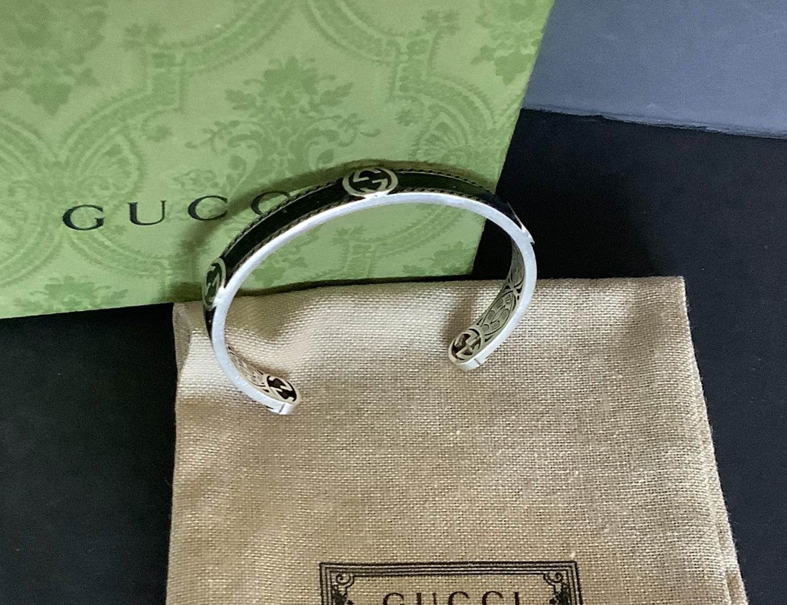 Gucci Interlocking G Sterling Silver Textured Cuff Bracelet Cuff With Box: Gucci Logo Interlocking G Sterling Silver Textured Cuff Bracelet Cuff With Box Size 7.5
