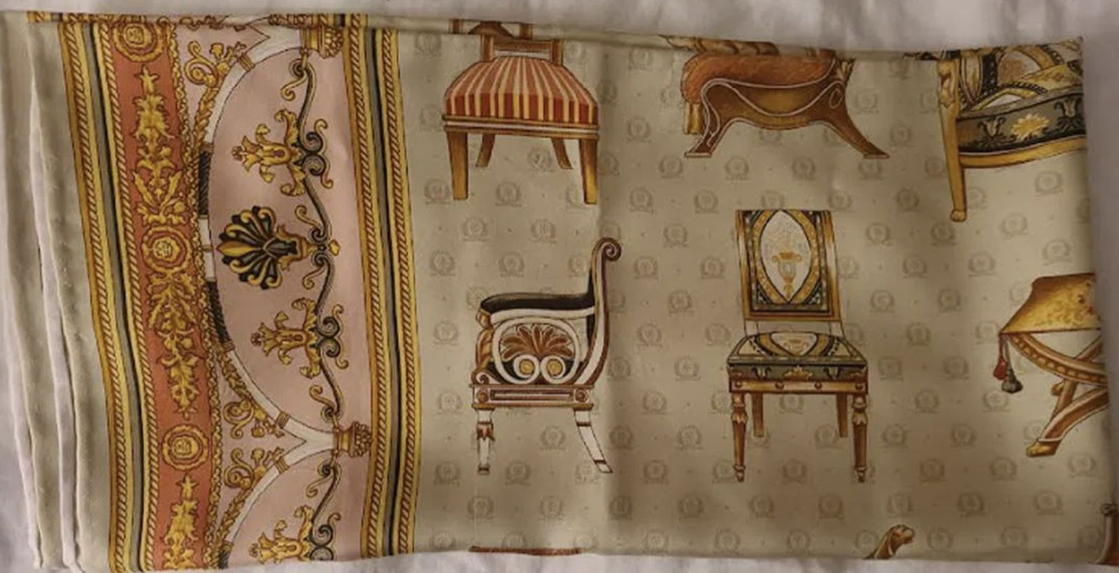 Gucci Silk Scarf Made in Italy: Gucci Silk Scarf Made in Italy. Measures approx 35 x 35 Never Worn New Conditon no stains or damage.