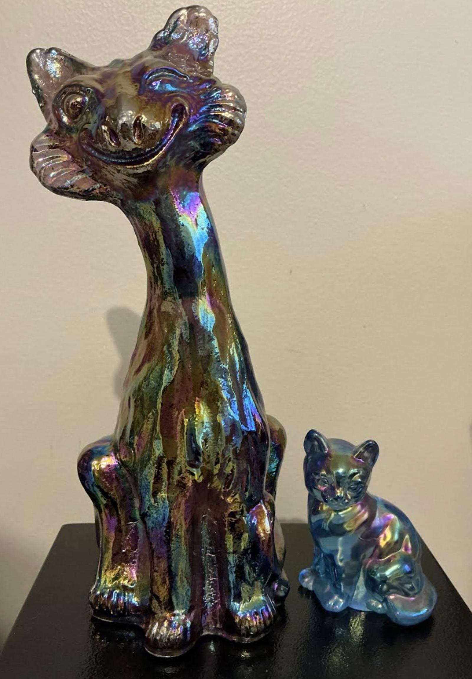 Fenton Carnival Irredescnet Large Alley Cat Figurine with a Fenton kitten.: Fenton Carnival Irredescnet Large Alley Cat Figurine with a Fenton kitten alley cat measures approx 11 inches and the kitten measure approx 3.5” by 3”