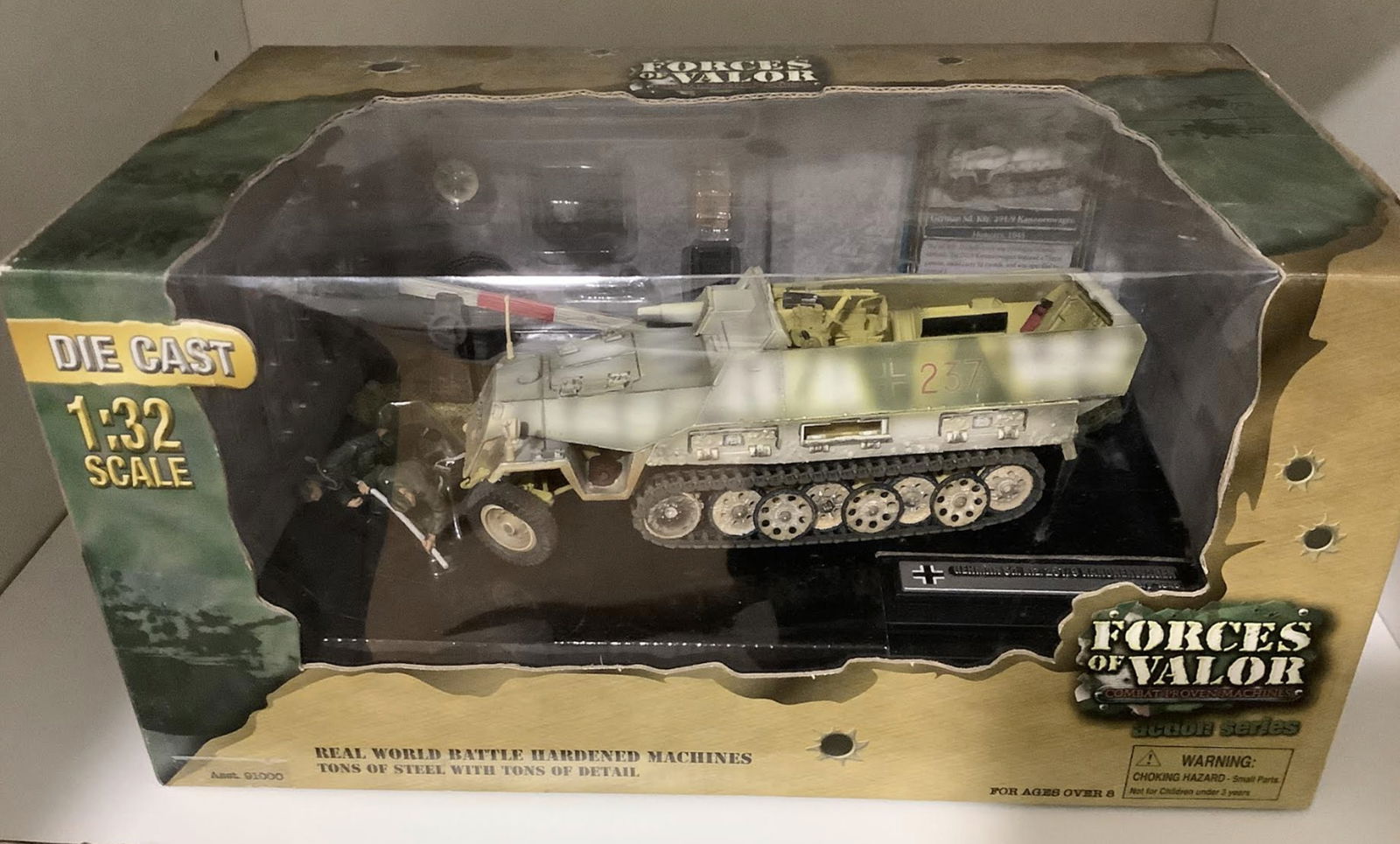 FORCES OF VALOR GERMAN Military Schutzenpanzerwagen Diecast Model IN ORIGINAL BOX With 2 Soldiers: FORCES OF VALOR GERMAN 81510 Schutzenpanzerwagen Diecast ModelGerman Army, #237, Hungary, 1945, With 2 Figurines Soldiers1:32 Scale Length 7.25 inches Hanomag