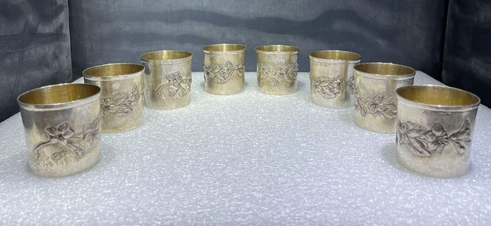 Argenteria Leone 800 Sterling Silver and Gilded Inside Set of 8 handmade liquor Shot Cups Cordials: Argenteria Leone 800 Sterling Silver and Gilded Inside Set of 8 handmade liquor Shot Sups Cordials made in Italy All Cups feature floral decorations, and their marks. Measures approx High : 6 CM