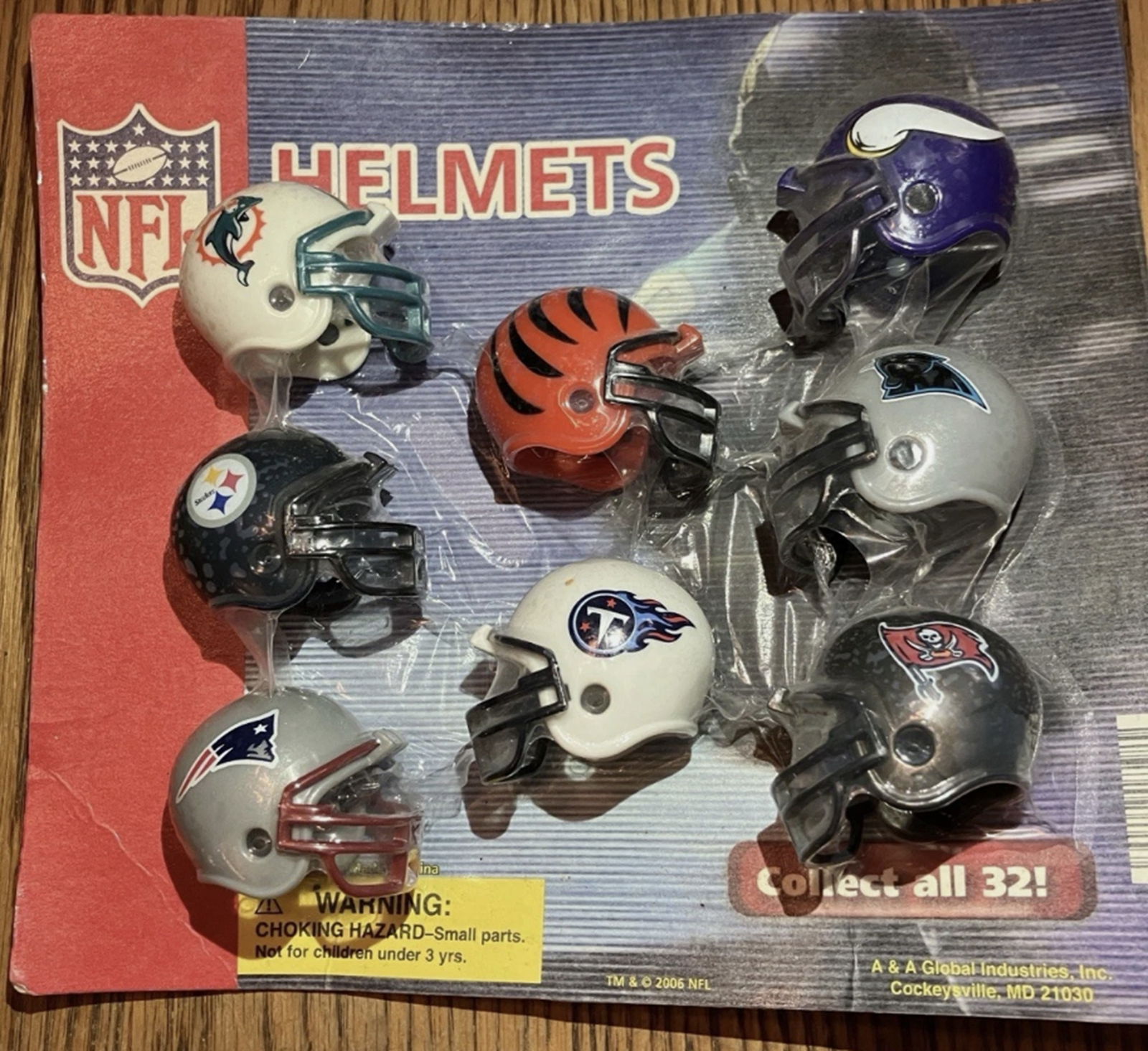 NFL Helmets Mini Vintage Gumball Machine Card/Blister With 8 Helmets ORIG PACK (1 of 4)