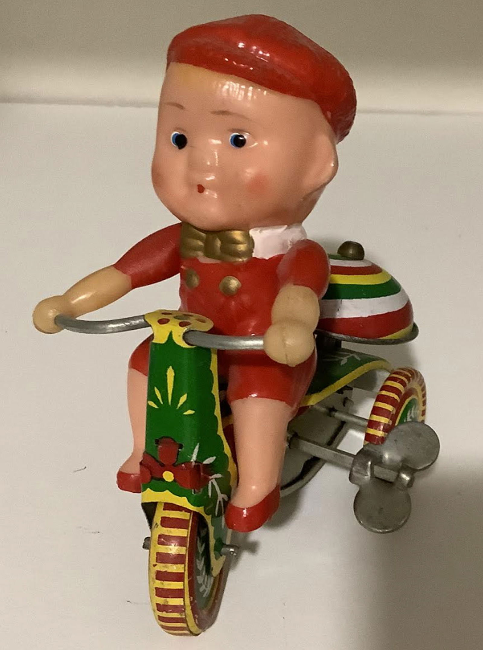 Tin Litho Ringing Tricycle Windup With Key Made in CHINA Shanghai 1950: Tin Litho Ringing Tricycle Windup With Key Made in CHINA Shanghai 1950 Measures approx 3.5 inches wide and3 3/4 inches tall