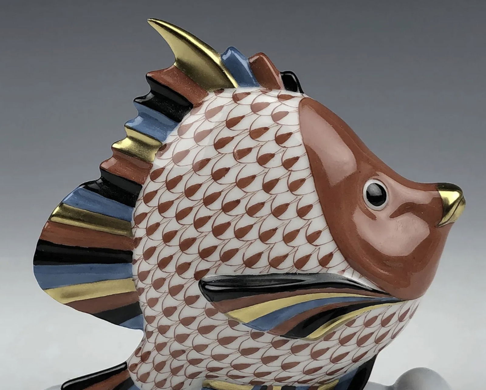 Herend Signed Rust Porcelain Tropical Fish on Wave With 24k Gold Accents Made in Hungary Orig Box - 2