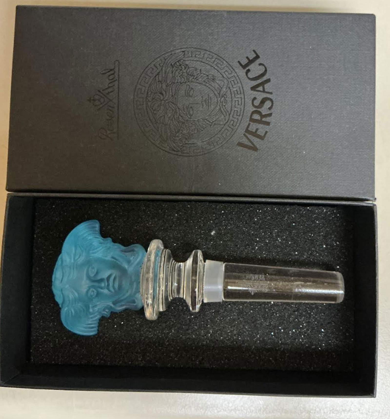 VERSACE Rosenthal "Medusa" Crystal Wine Bottle Stopper With Box: VERSACE Rosenthal "Medusa" Crystal Wine Bottle Stopper With Box