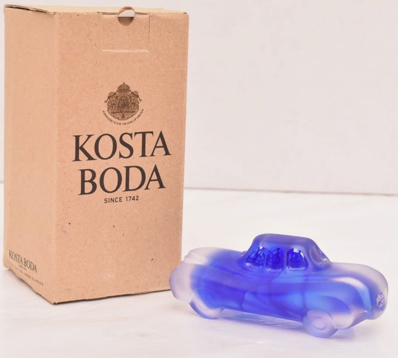 Kosta Boda by Olle Signed Brozen Art Glass sculptures Car Toons Vehicle With Box: Kosta Boda by Olle Signed Brozen Art Glass sculptures Car Toons Vehicle With Box. This has a great look to it and is free of any chips or cracks. The detailing is really beautiful on this piece. This