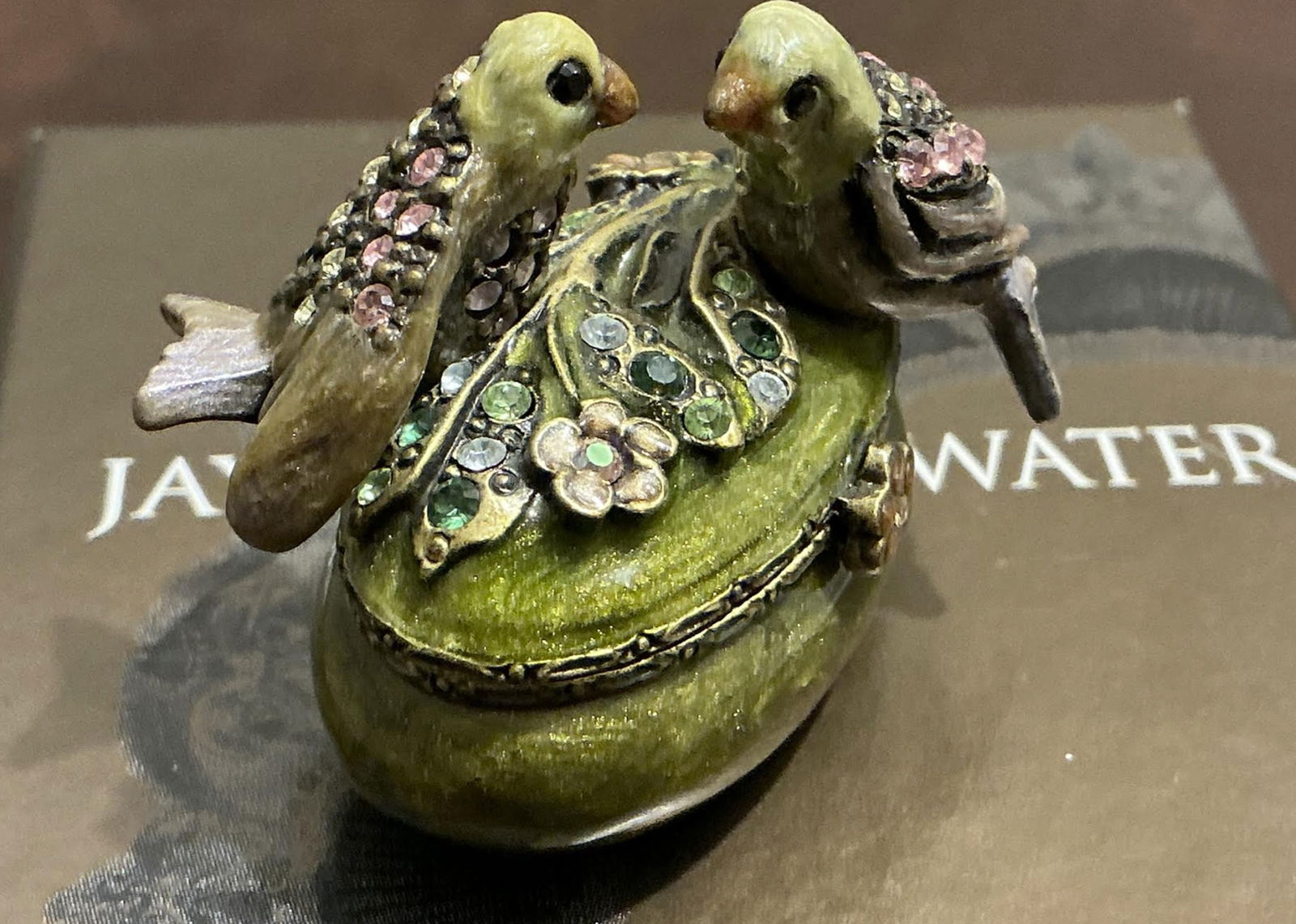 Jay Strongwater Swarovski Two Bird Miniature Trinket Box with Box: Jay Strongwater Swarovski Two Bird Miniature Trinket Box with Box. measures approximately 1 1/2 inches by 1 inch.