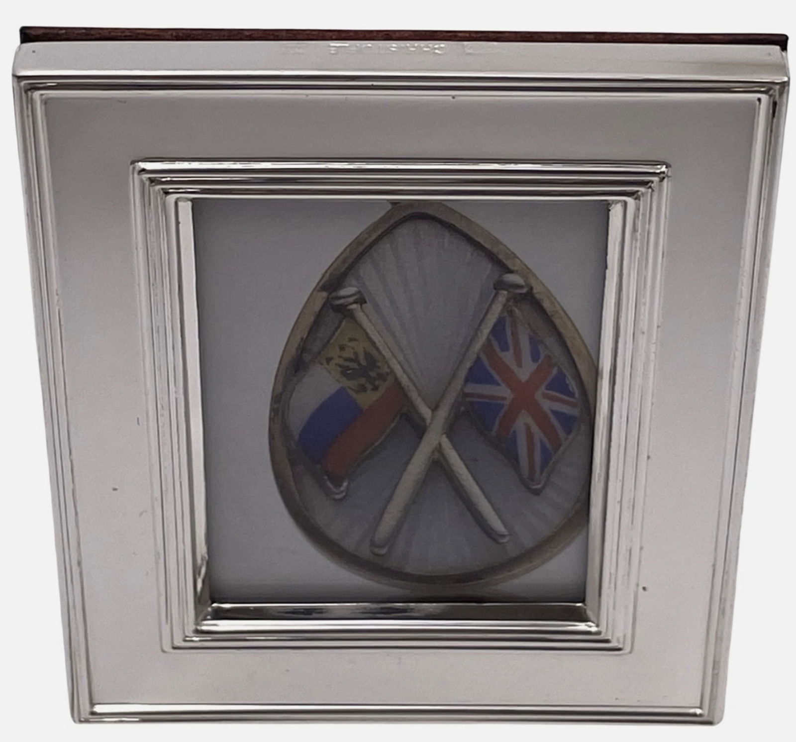 Christofle Silverplate Picture Frame Circa 1970s in New Condition: Christofle Silverplate Picture Frame Circa 1970s in New Condition. Christofle silverplate French picture frame from the 1970s, in new condition with its original box, with a wood back. It measures 2 3