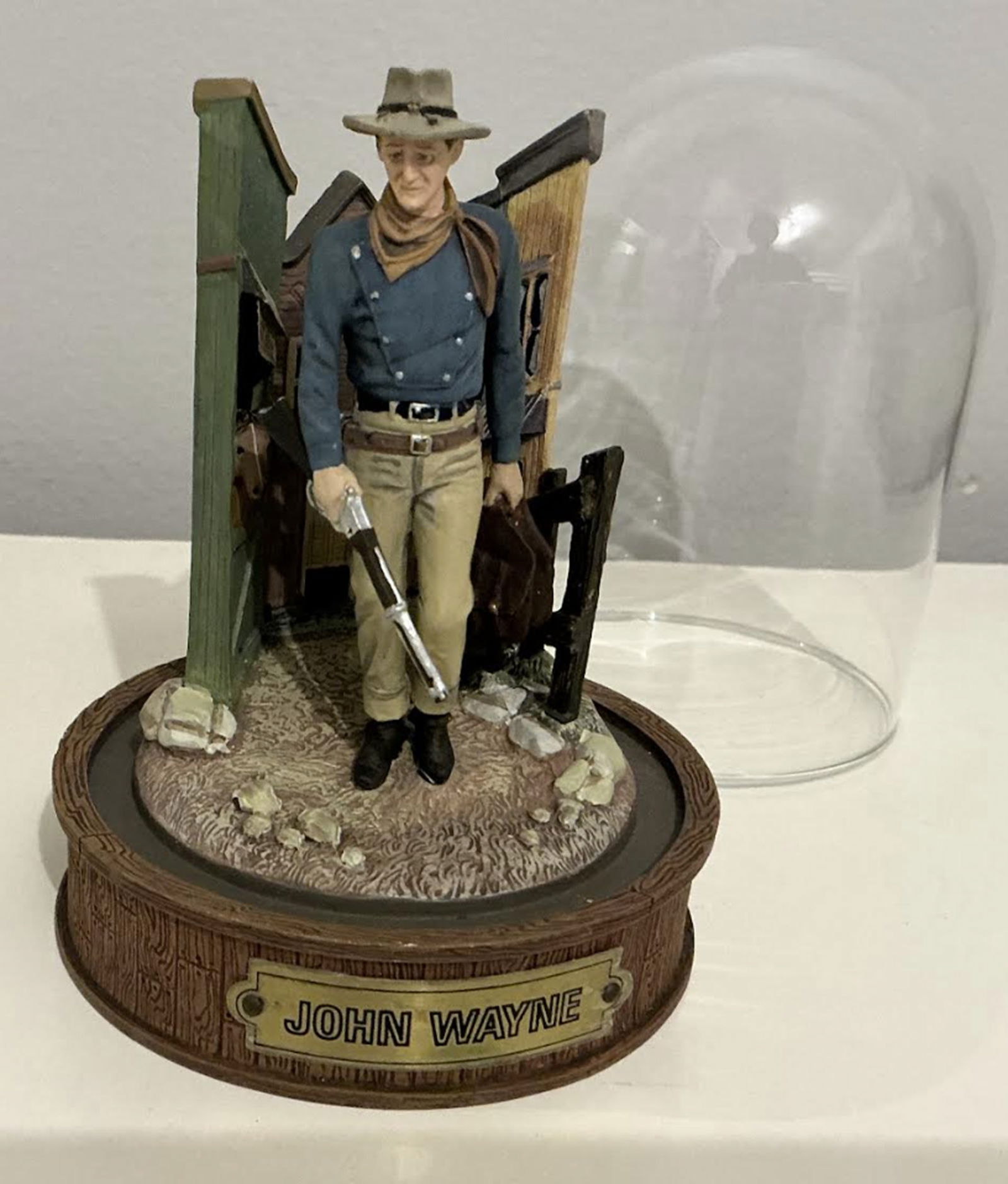John Wayne Franklin Mint Glass Dome Sculpture Hand Painted Limited Edition.: John Wayne Franklin Mint Glass Dome Sculpture Hand Painted Limited Edition. Descending the Street Rifle in Hand. Hand painted limited Edition C1877 Measures approx 5.5 inches tall with glass