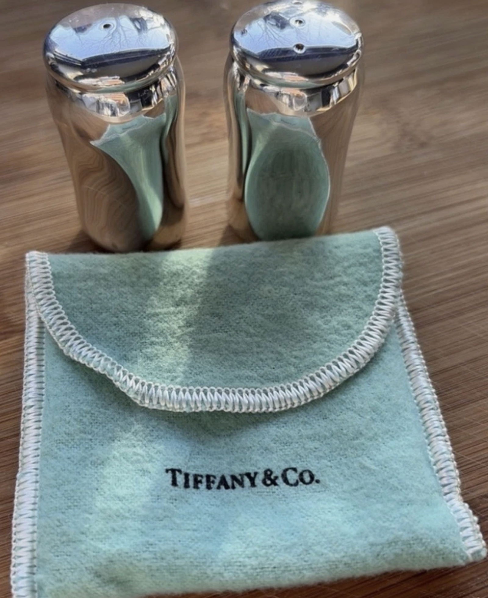 Tiffany & Co Sterling Silver Elsa Peretti Salt & Pepper Shakers With Pouch: Tiffany & Co Sterling Silver Elsa Peretti Salt & Pepper Shakers With Pouch Measures approx 2 inches tall.