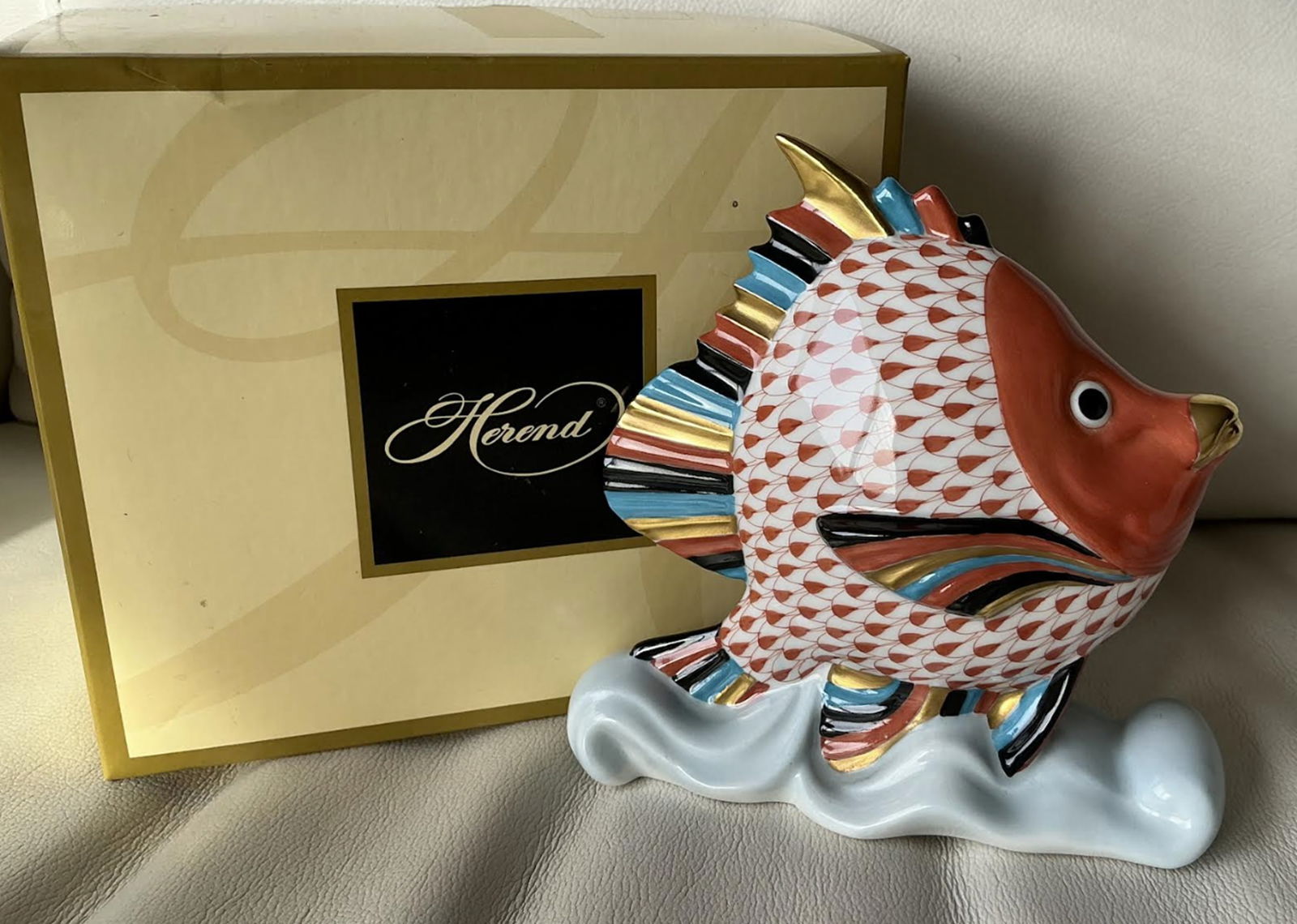 Herend Signed Rust Porcelain Tropical Fish on Wave With 24k Gold Accents Made in Hungary Orig Box: Herend Signed Rust Porcelain Tropical Fish on Wave With 24k Gold Accents Made in Hungary Orig Box. Measures approx 4 1/8 in tall , long is 4 inchesx 2 inches No Chips or cracks