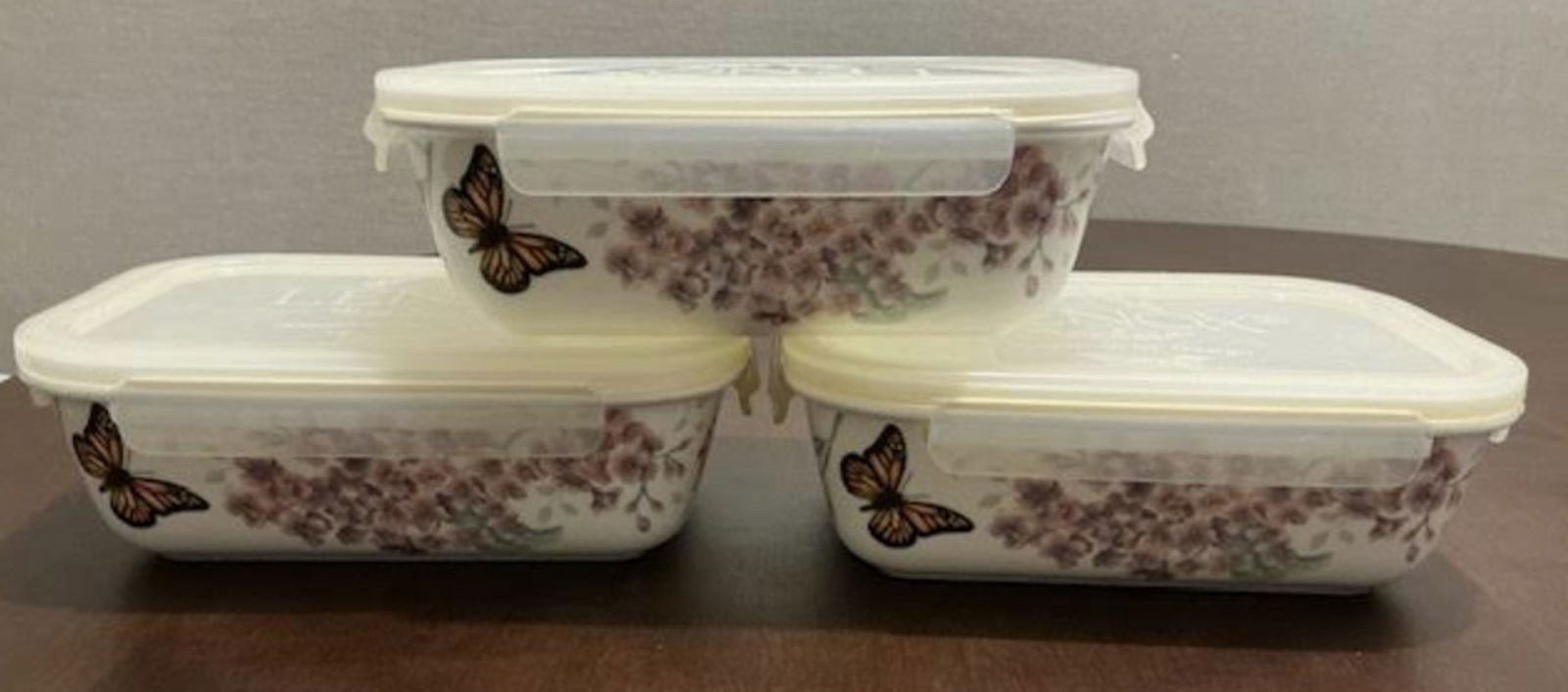 Lenox Set of Porcelain Canisters with lids: Lenox Set of Porcelain Canisters with lids. Measures approx 7 3/4 inches