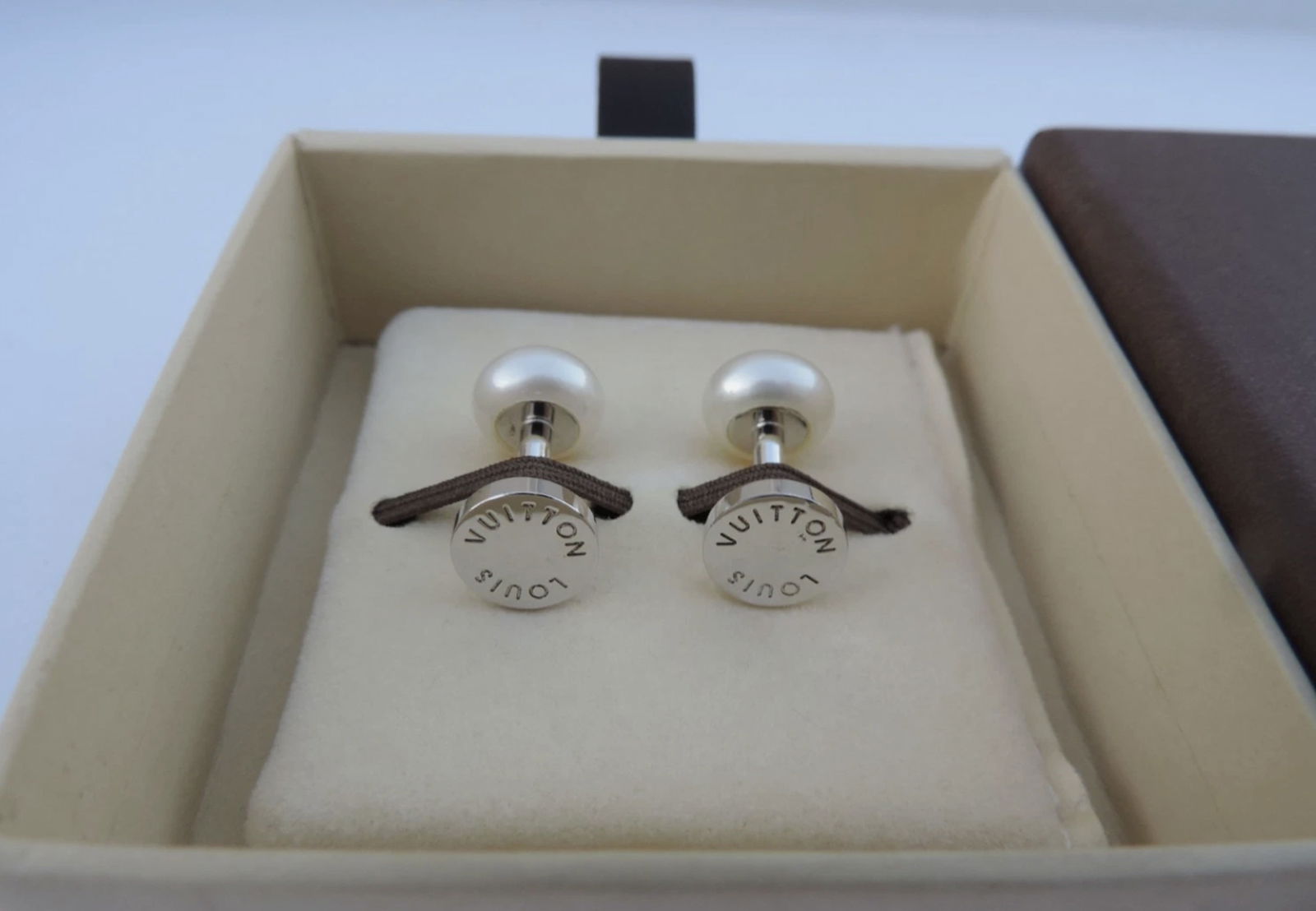 LOUIS VUITTON 925 Sterling Silver & Pearl Cufflinks with Box (1 of 7)