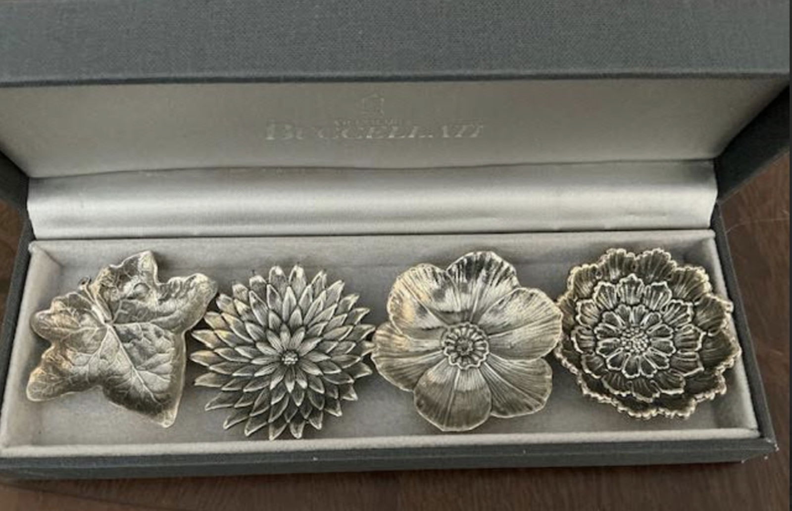Buccellati Sterling Silver set of 4 Floral collection Dishes With Box: Buccellati Sterling Silver set of 4 Floral collection Dishes With Box. Measures aapprox Made in Italy