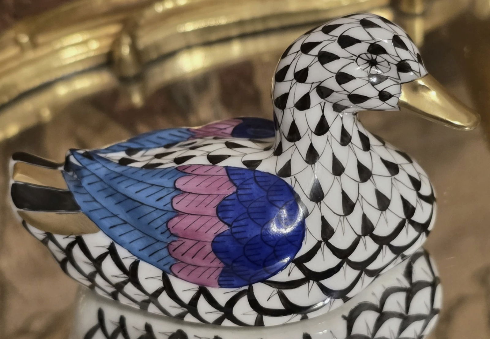 Herend Signed porcelain Black Duck Figurine Statuette With 24K gold accents Made in Hungary: Herend Signed porcelain Black Fishnet Duck Figurine Statuette Made in Hungary. Measures approx 3.75 inches in length, 2.70 inches in height