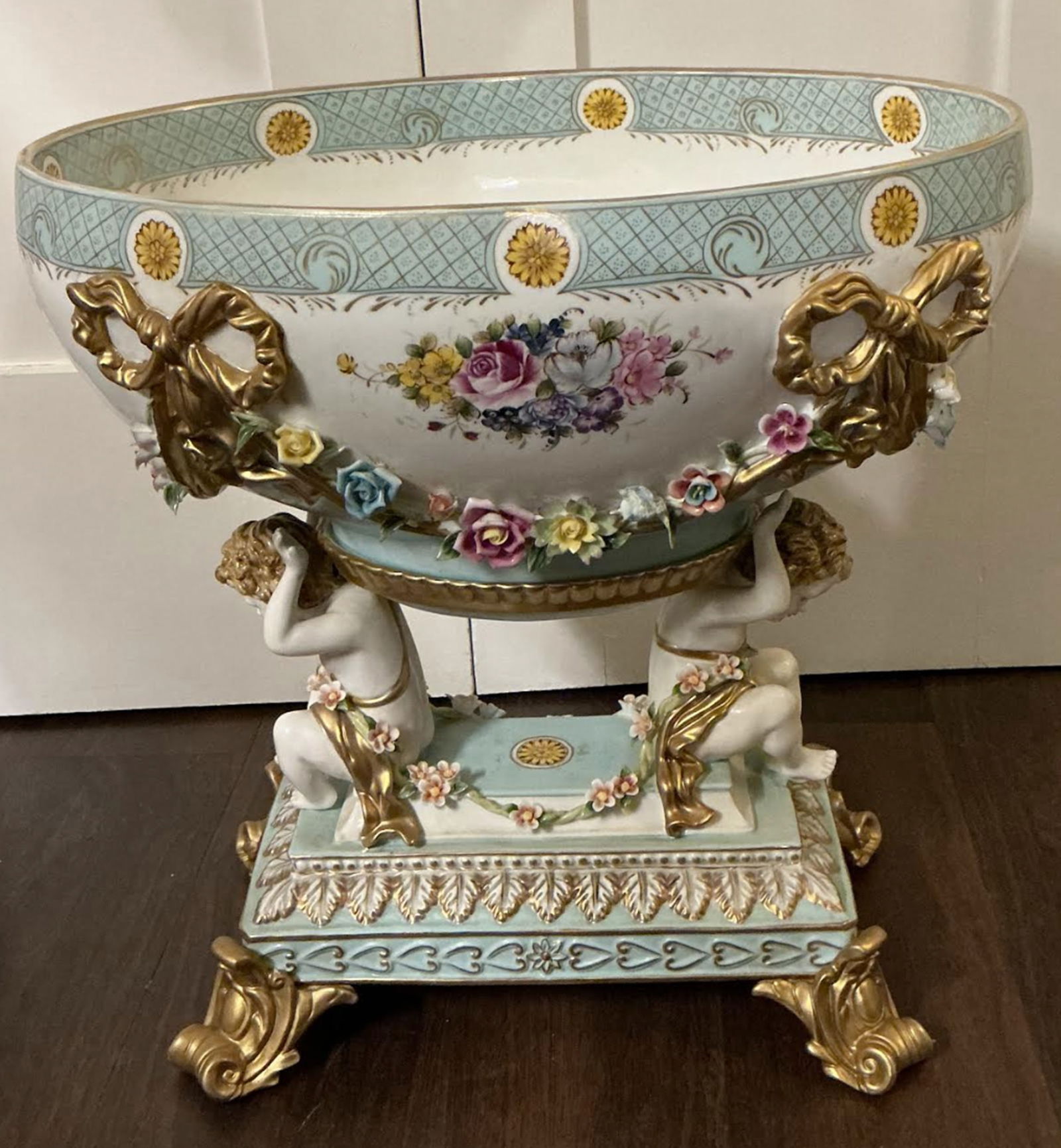 Meissen porcelain Large Figural Centerpiece Bowl (1 of 11)