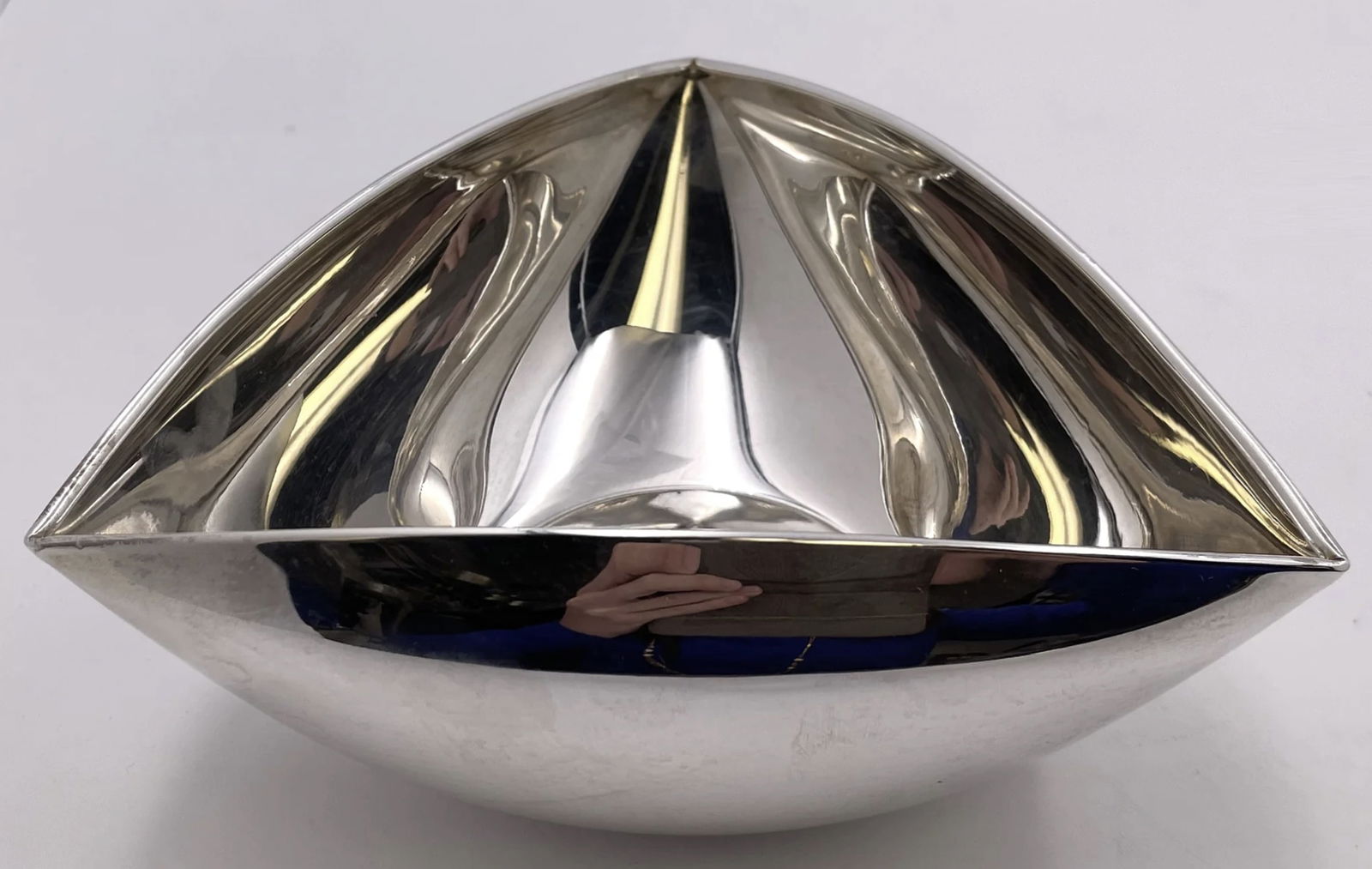 Pampaloni for Barneys Silver Plate Bowl in Mid-Century Modern Style: Pampaloni for Barneys Silver Plate Bowl in Mid-Century Modern Style.Pampaloni for Barney's silver plate bowl in Mid-Century Modern style, with an elegant, geometric design. It measures 7 1/2'' by 5 1/