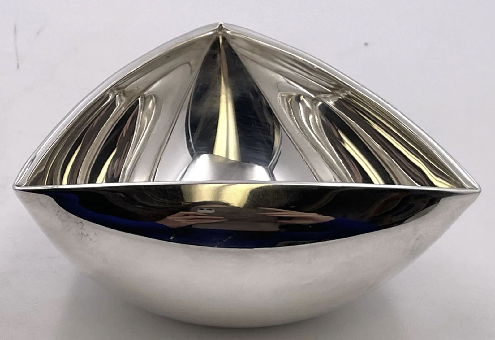 Pampaloni Silver Bowl: Pampaloni Silver Bowl. Pampaloni silver plate bowl in Mid-Century Modern style, with an elegant, geometric design. It measures 5'' by 4'' by 2 1/2'' in height and bears hallmarks as shown. Pampaloni i