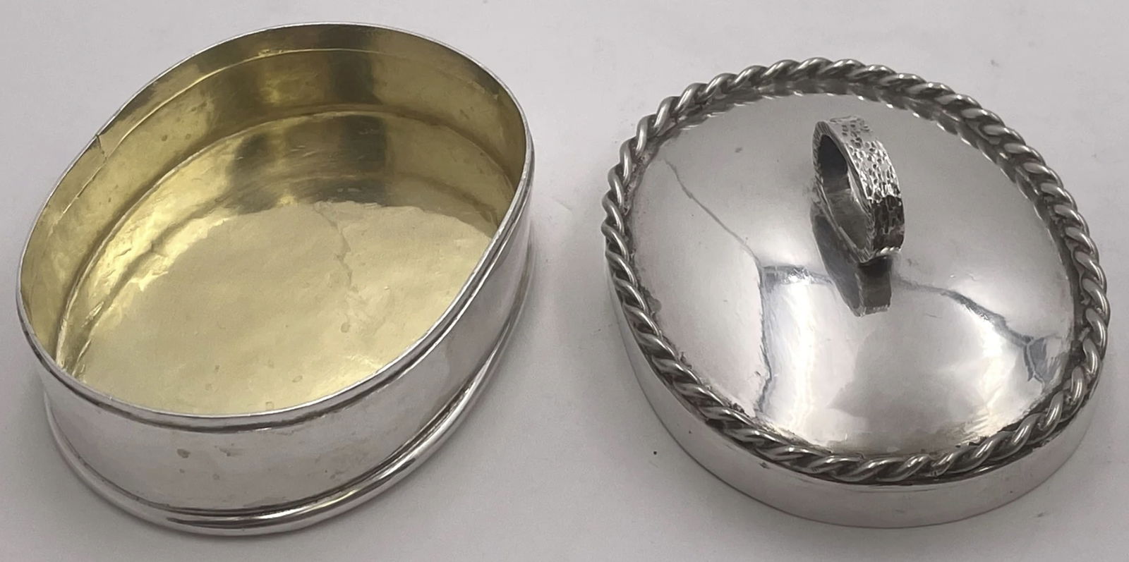 William Seitz Sterling Silver Box with Rope Motif in Arts & Crafts Style: William Seitz Sterling Silver Box with Rope Motif in Arts & Crafts Style. William Seitz sterling silver, handwrought box in Arts & Crafts style, from the early 20th century, with a cover adorned with