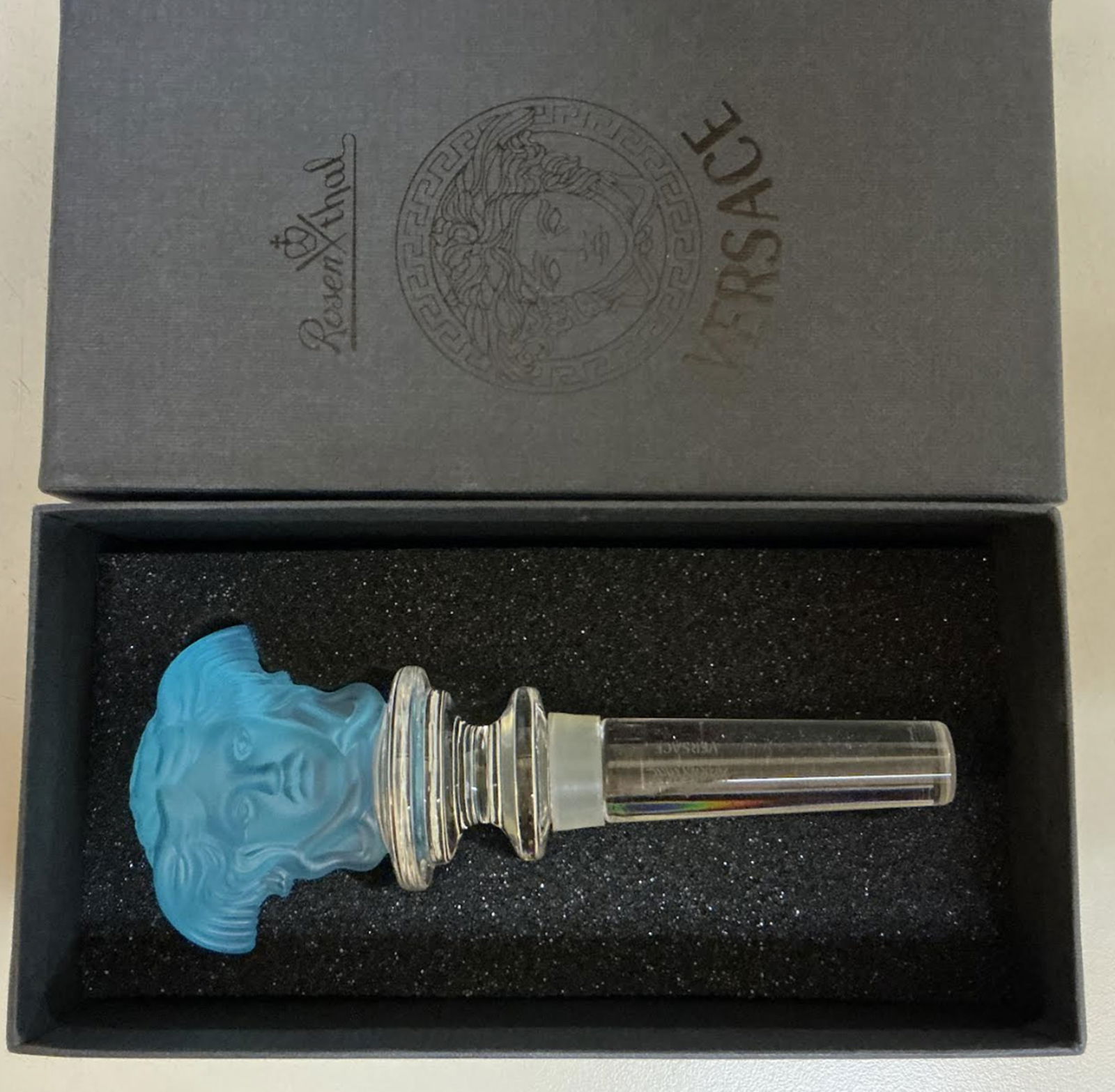 VERSACE Rosenthal "Medusa" Crystal Wine Bottle Stopper With Box: VERSACE Rosenthal "Medusa" Crystal Wine Bottle Stopper With Box