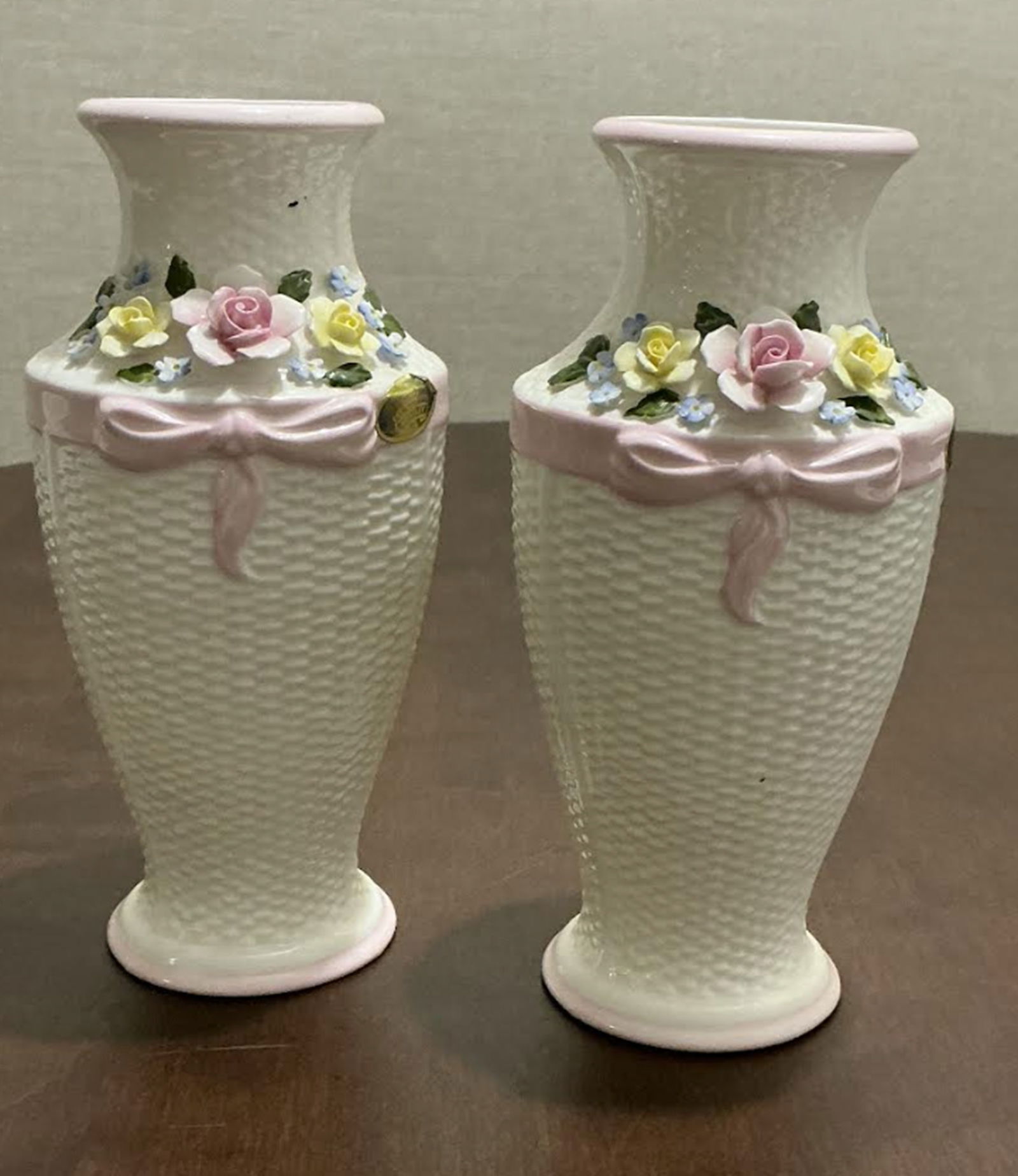 Ansley Chantilly Of English Porcelain Vases: Ansley Chantillu Of English Porcelain Vases