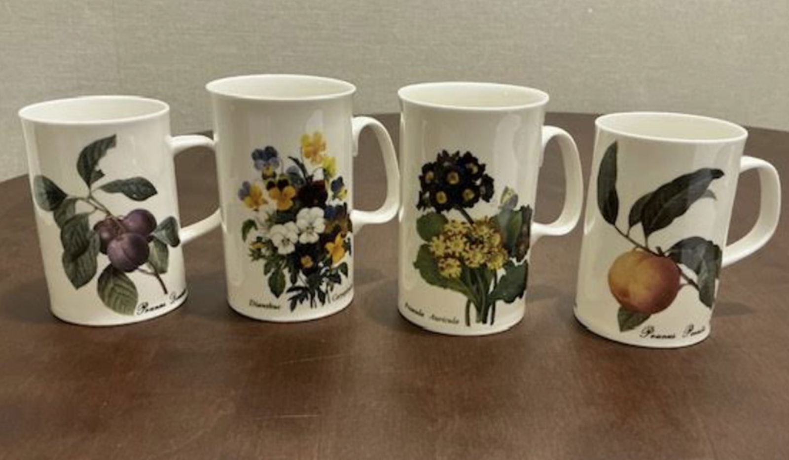 Set of 4 English Dunoon Mugs Bone China: Set of 4 English Dunoon Mugs Bone China Measures approx 2 mugs 4.25 inches tall and 2 mugs 4.5 inches tall no chips or cracks present