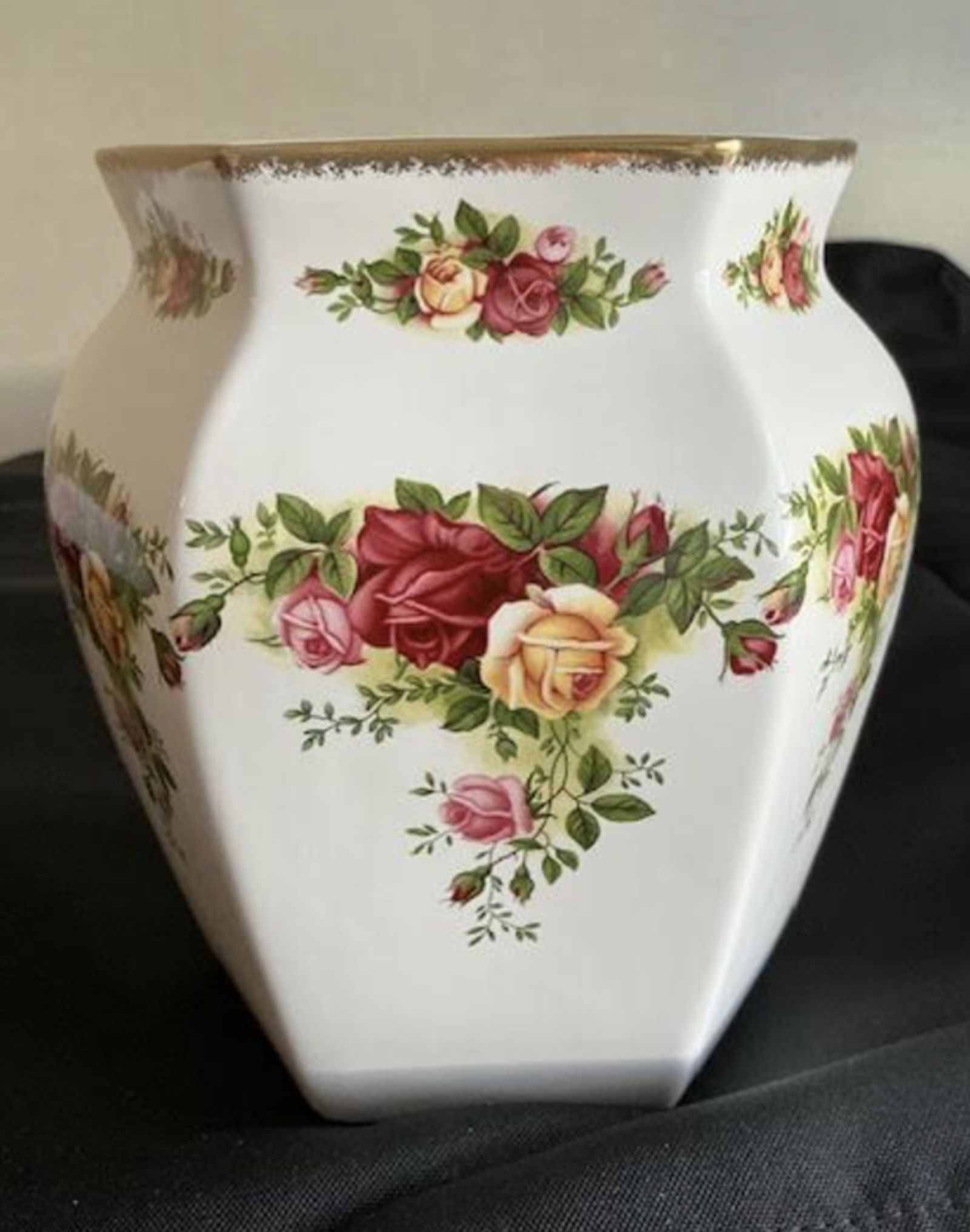 Royal Albert Old Country Roses Porcelain Vase (1 of 5)