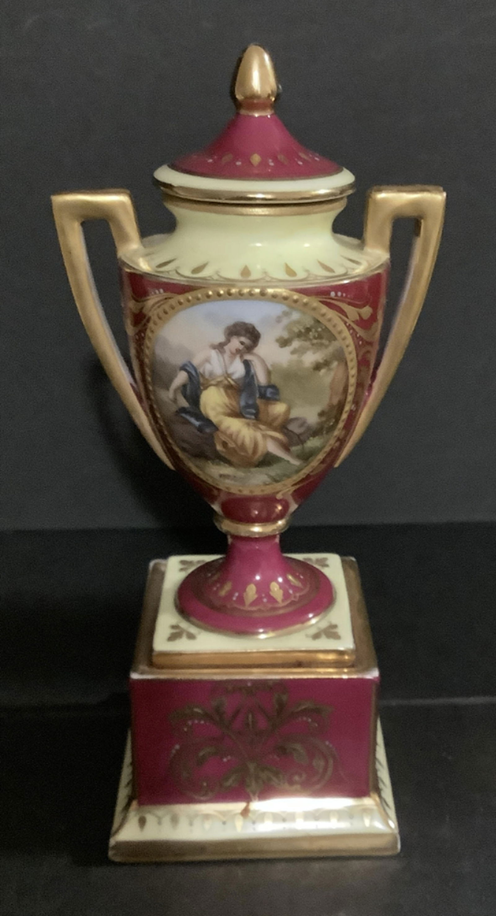 Royal Vienna Handpainted Porcelain vase urn with Makers mark (1 of 5)