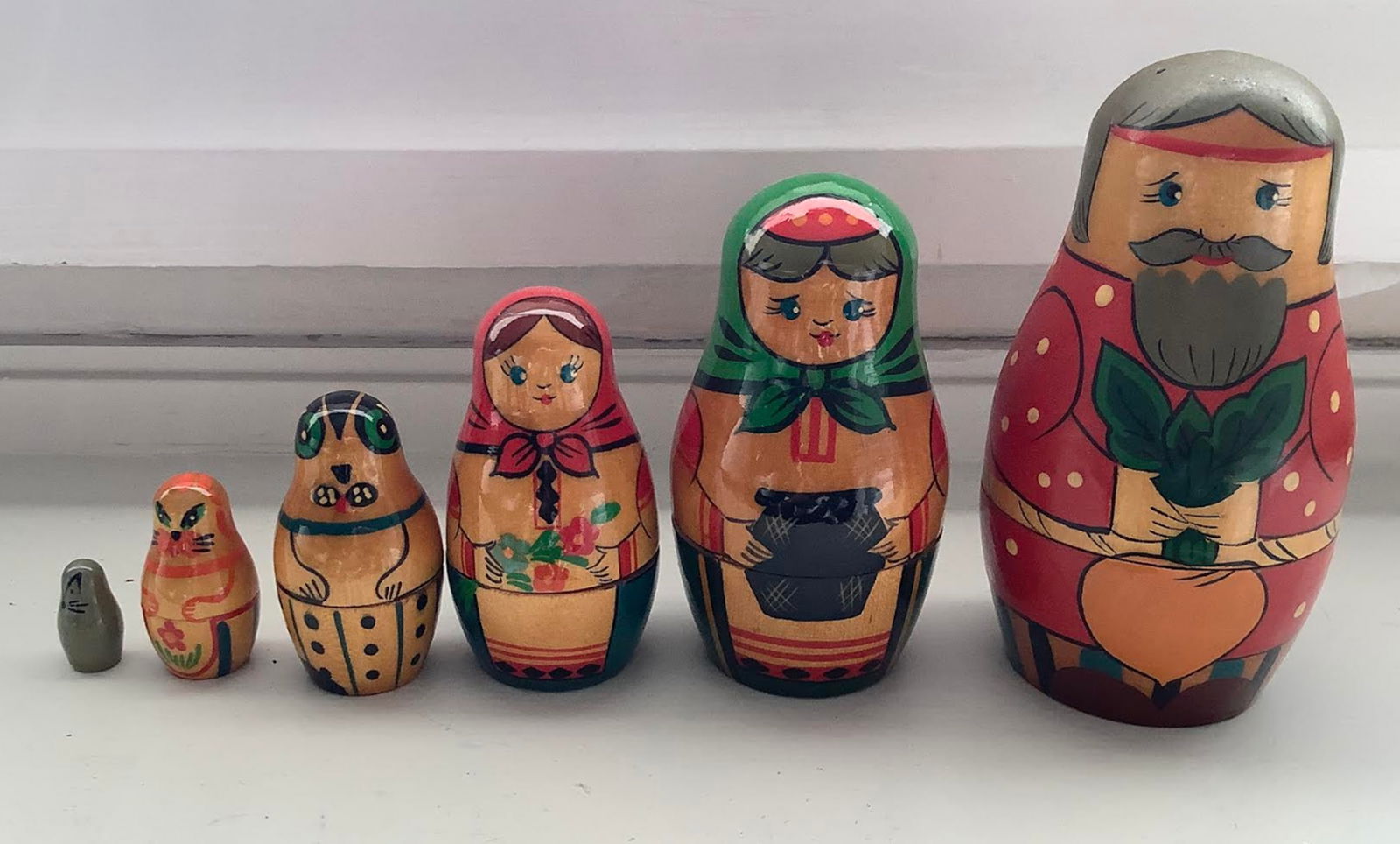 Nesting Dolls Handpainted Wood Set of 6 (1 of 7)