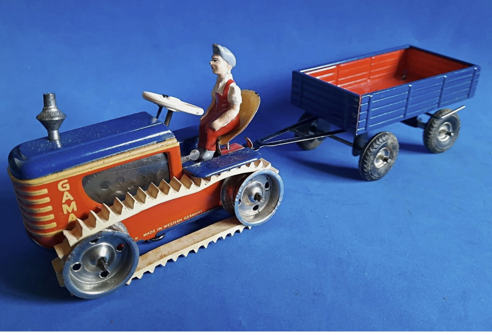 Gama caterpillar Tin Litho Windup clockwork tractor & trailer With Original Box 1950's (1 of 8)