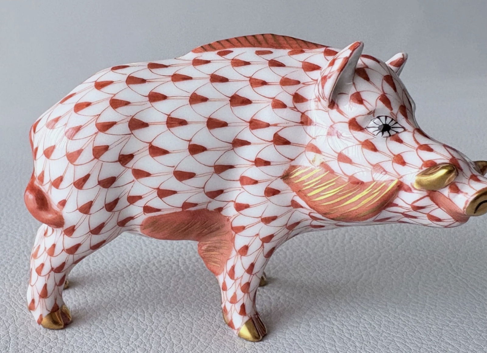 Herend Signed Porcelain Rust Fishnet Boar Figurine With 24k Gold Accents Made in Hungary (1 of 1)