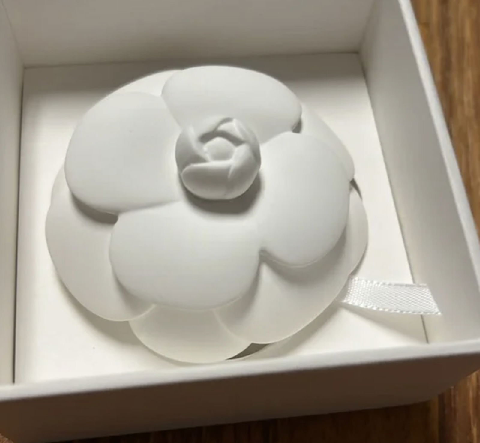 Chanel ceramic camellia Paperweight / Diffuser with box - 2