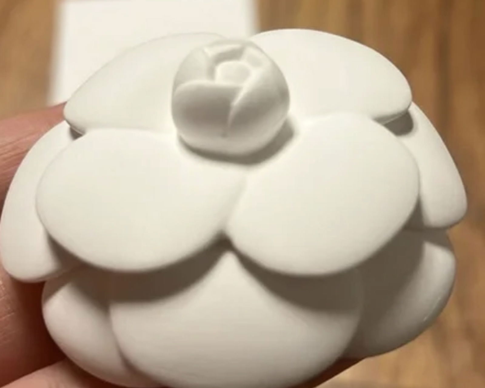 Chanel ceramic camellia Paperweight / Diffuser with box - 3