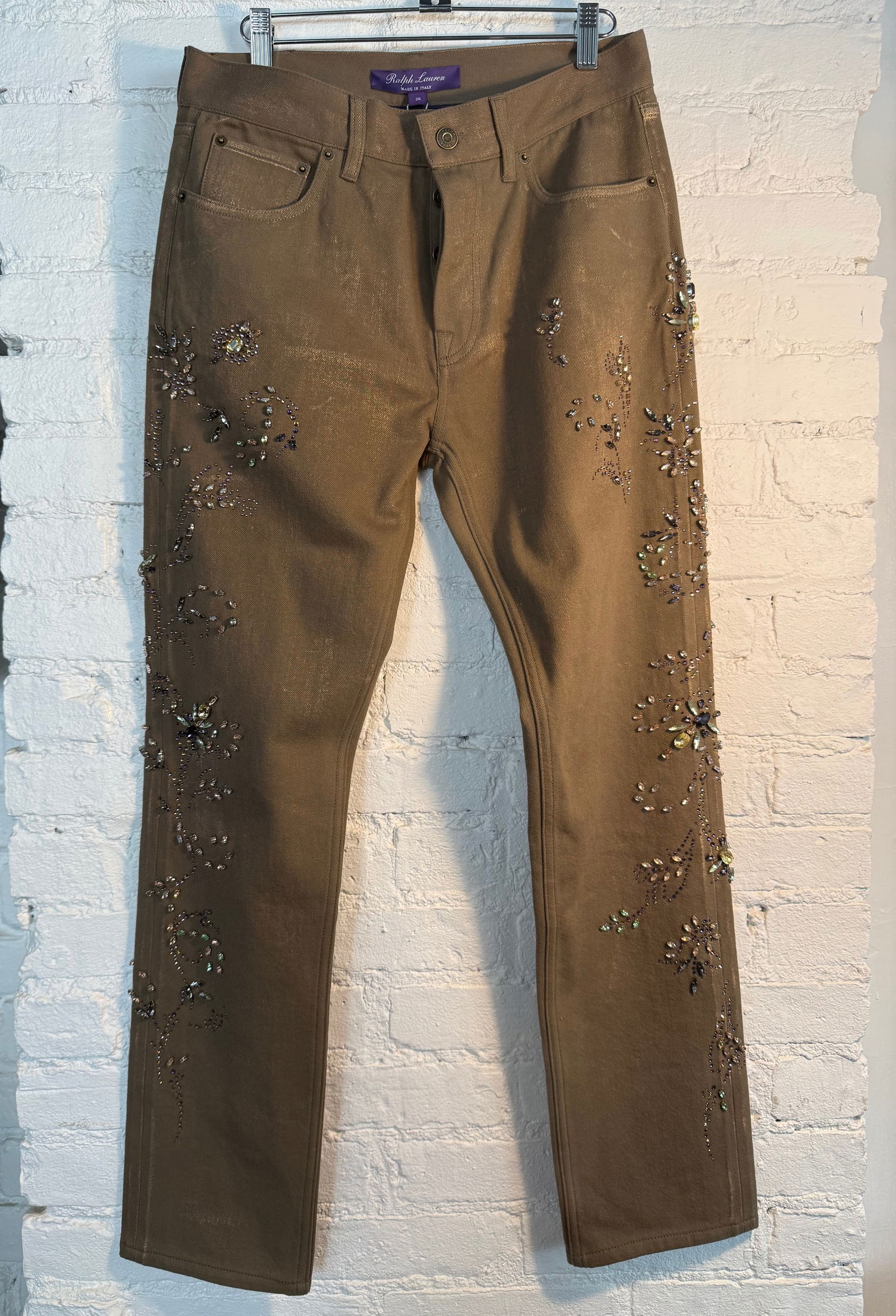 Ralph Lauren Collection Beaded Denim: Ralph Lauren Collection Beaded Denim Hand beaded denim with light brushwork in gold. New with tags. Size 28. MSRP$ 1990 Green and gold Measures approx out seam 39.5inches Inseam 28.5 inches across