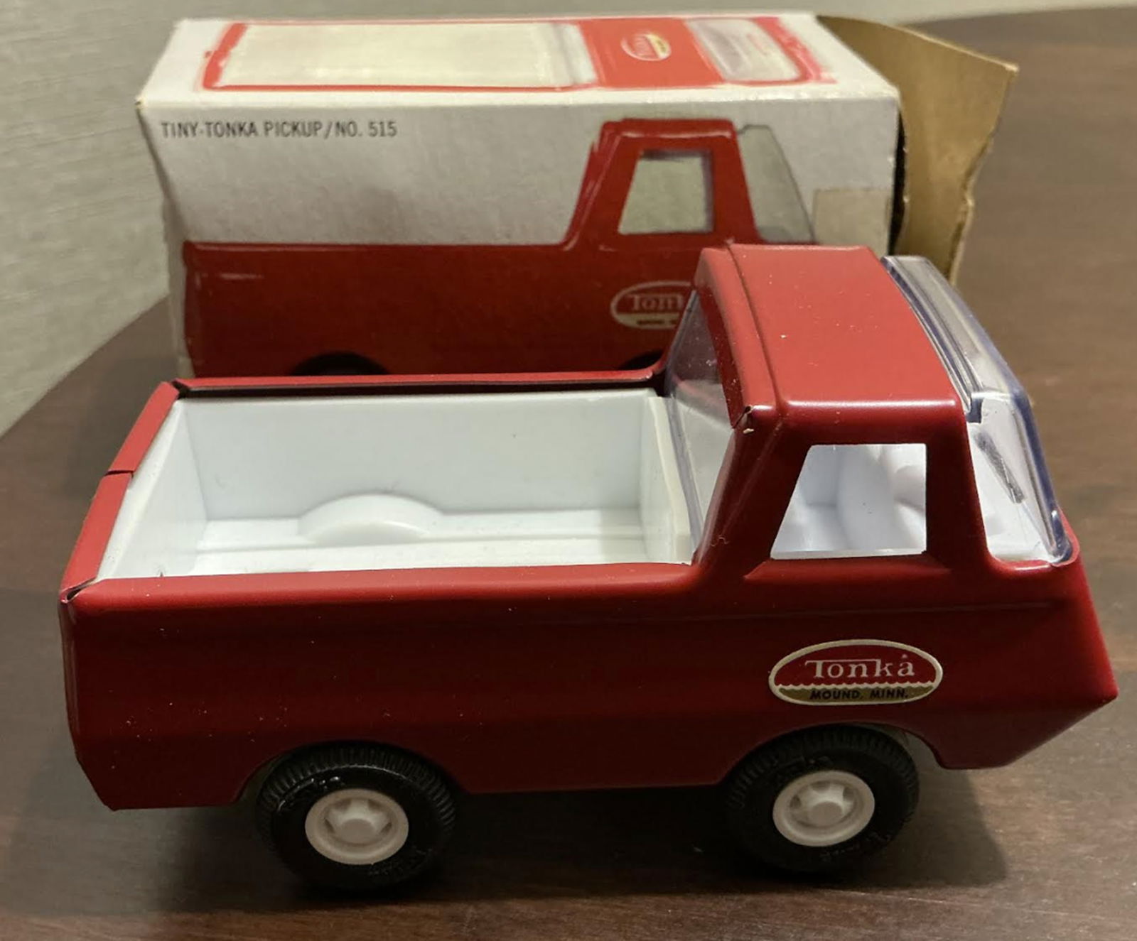 Tiny Tonka Dump Pickup Truck 515 With Orig Box Metal 1970s: Tiny Tonka Pickup Truck 515 With Orig Box Metal 1970s. Box have some signs of age. Measures approx 4.5 inches long