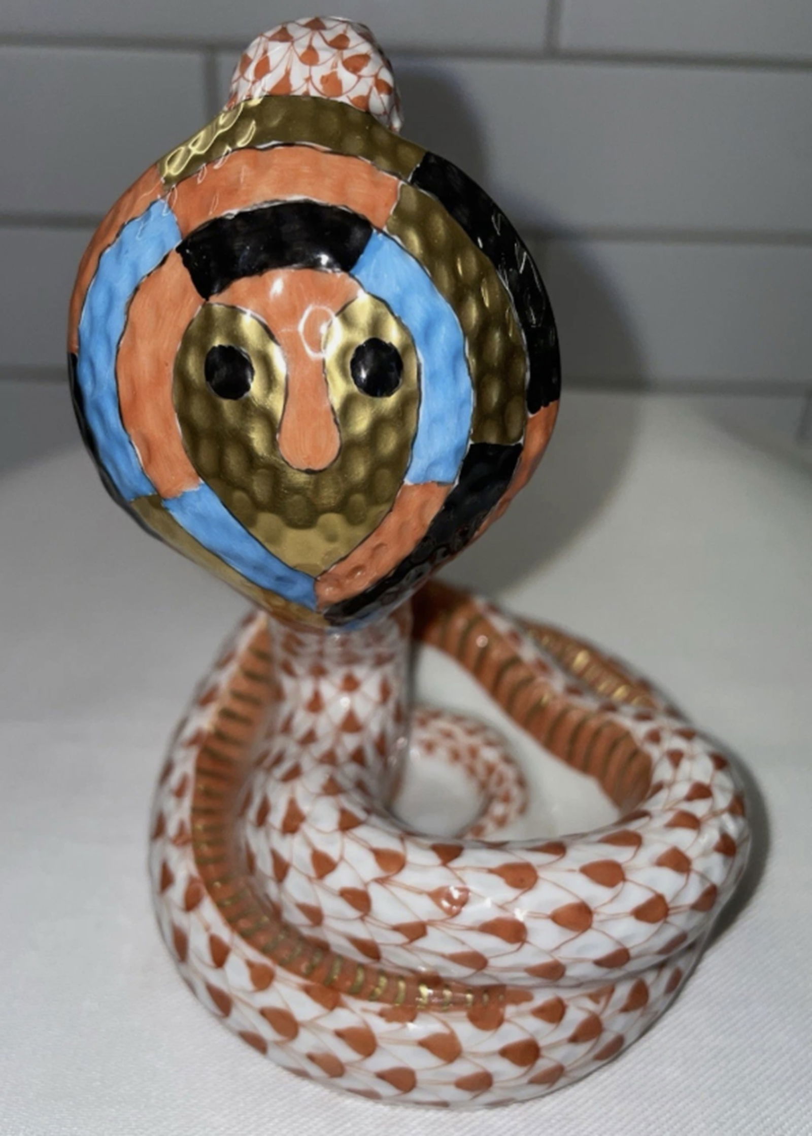 Herend Signed Porcelain Rust Fishnet Cobra Figurine With 24kt Gold Accents Made in Hungary: Herend Signed Porcelain Rust Fishnet Cobra Figurine With 24kt Gold Accents Made in Hungary Measures approx 4.5 inches tall no chips or cracks present