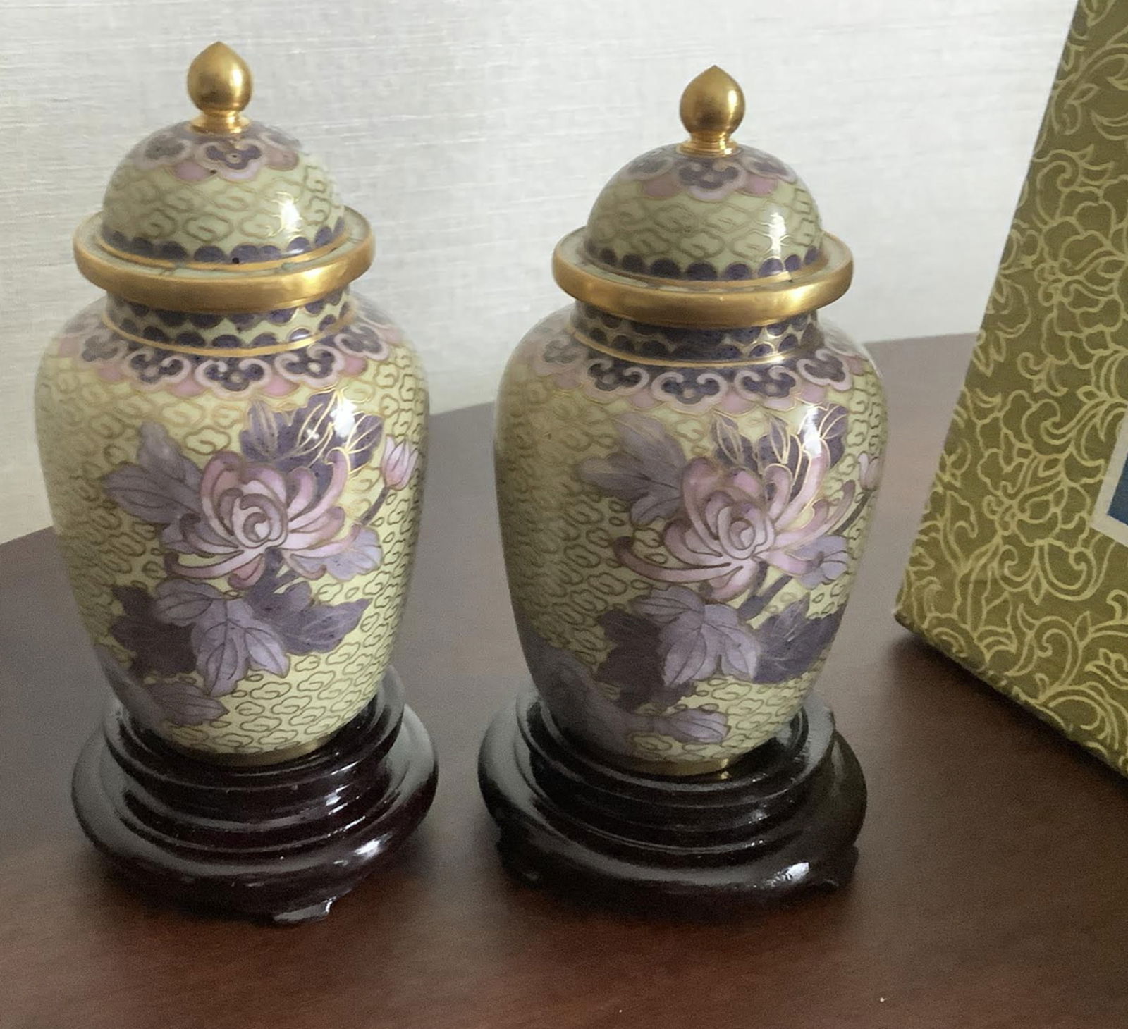 Chinese Cloisonne Pair of Ginger Jars With Orig Box and Stands (1 of 5)