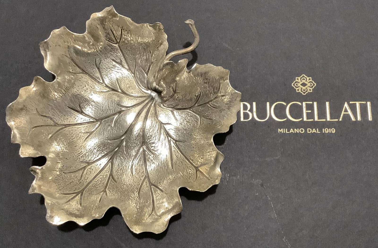 Buccellati Sterling Medium Leaf Dish Bowl Made in Italy: Buccellati Sterling Medium Leaf Dish Bowl Made in ItalyMeasures approx 4.5 inches wide4.5 inches long Great condition