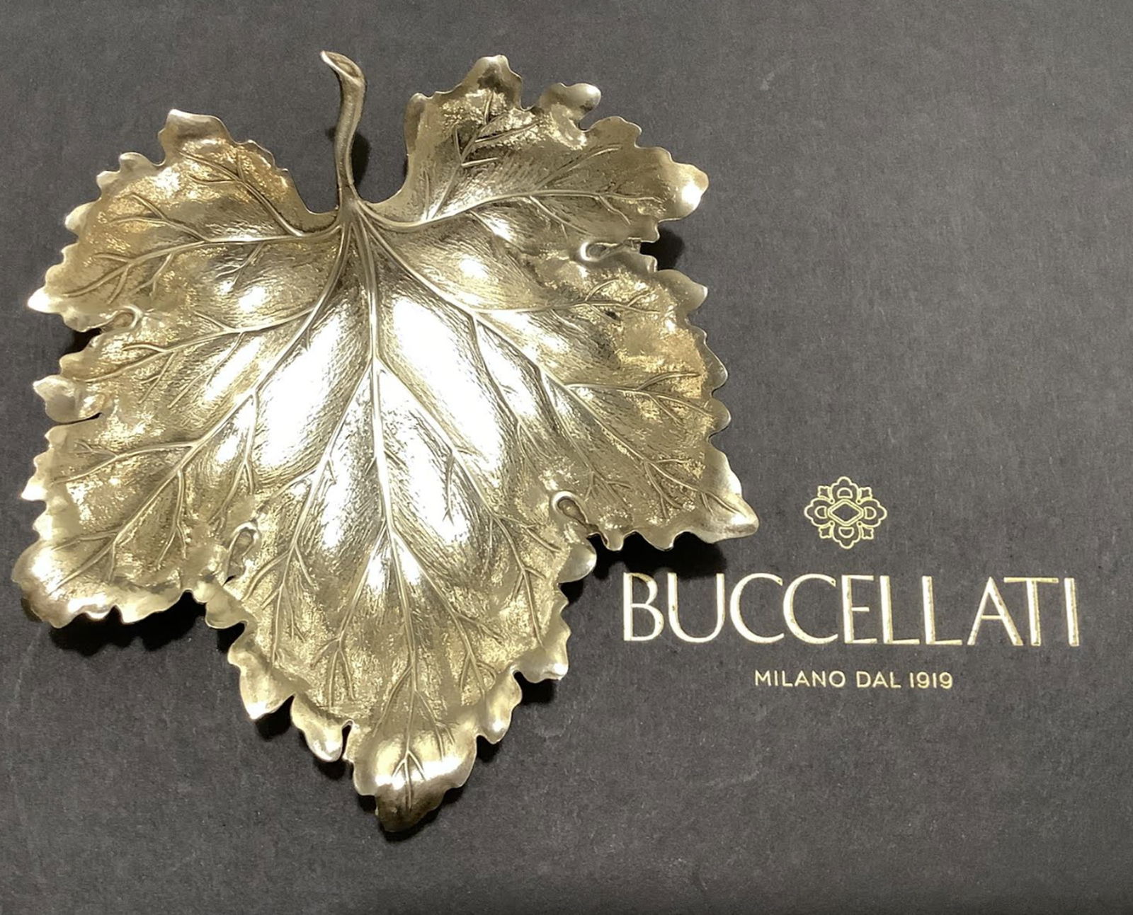 Buccellati Sterling Medium Leaf Dish Bowl Made in Italy: Buccellati Sterling Medium Leaf Dish Bowl Made in ItalyMeasures approx 4.25 inches wide4.5 inches long Great condition