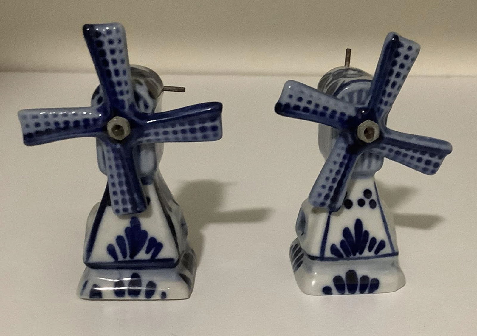 Delft Pair of Porcelain Salt and Peppers Windmills (1 of 6)