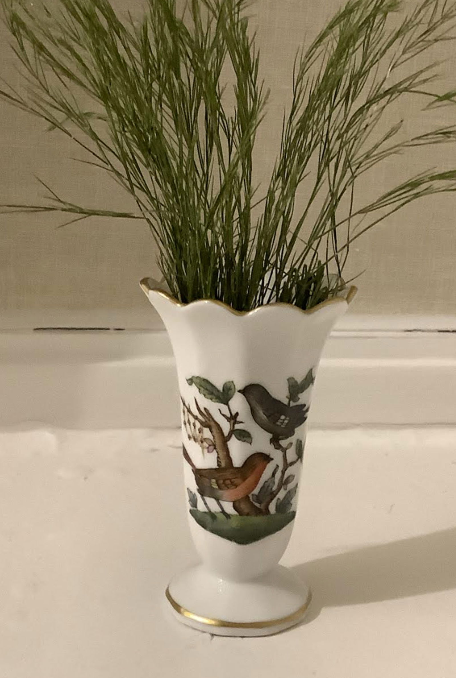 HEREND SIGNED PORCELAIN BUD VASE MADE IN HUNGARY: HEREND SIGNED PORCELAIN BUD VASE MADE IN HUNGARY. Measures approx 2.5 inches tall. No Chips or cracks present.