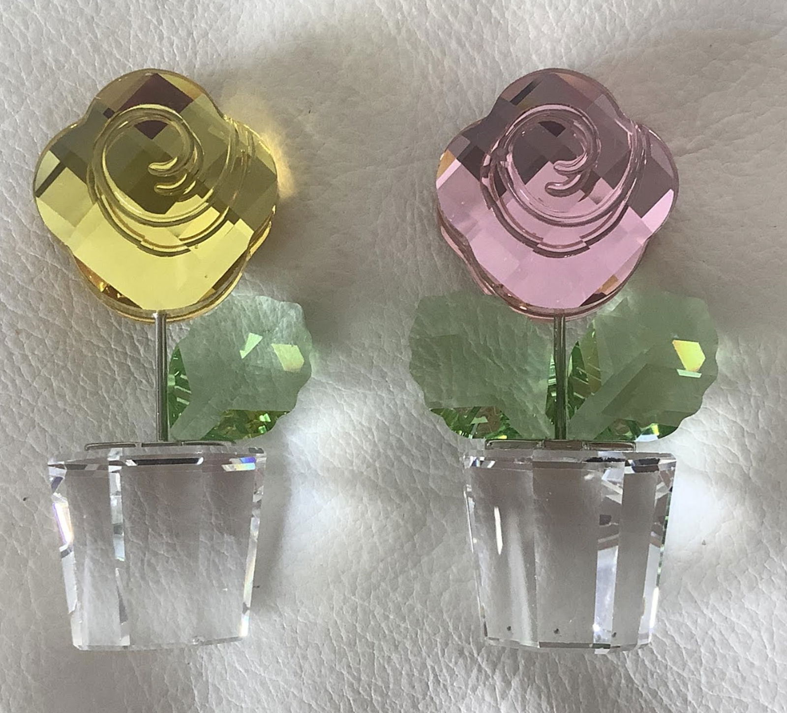 Swarovski Signed Crystal Flower in Vase Set Made in Austria: Swarovski Signed Crystal Flower in Vase Set Made in Austria. Measures approx 2 inches tall