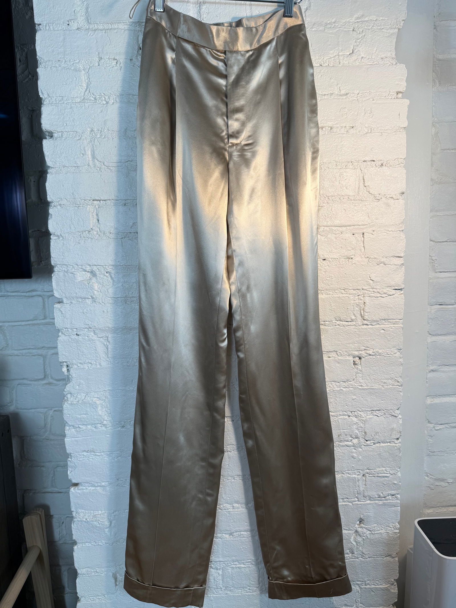 Ralph Lauren Collection Pant: Ralph Lauren Collection Pant Light gold satin pant with matching blazer available. Hand tailored in Italy, worn with like new condition. Size 2 Light gold Measures approx.waist 26.5 inches Length 46.5