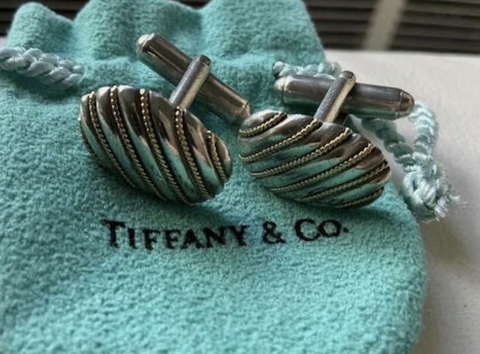 Tiffany & Co Sterling Silver With 18k Yellow Gold Twist Rope Cufflinks With Pouch: Tiffany & Co Sterling Silver With 18k Yellow Gold Cufflinks With Pouch Diameter: 1.9cm